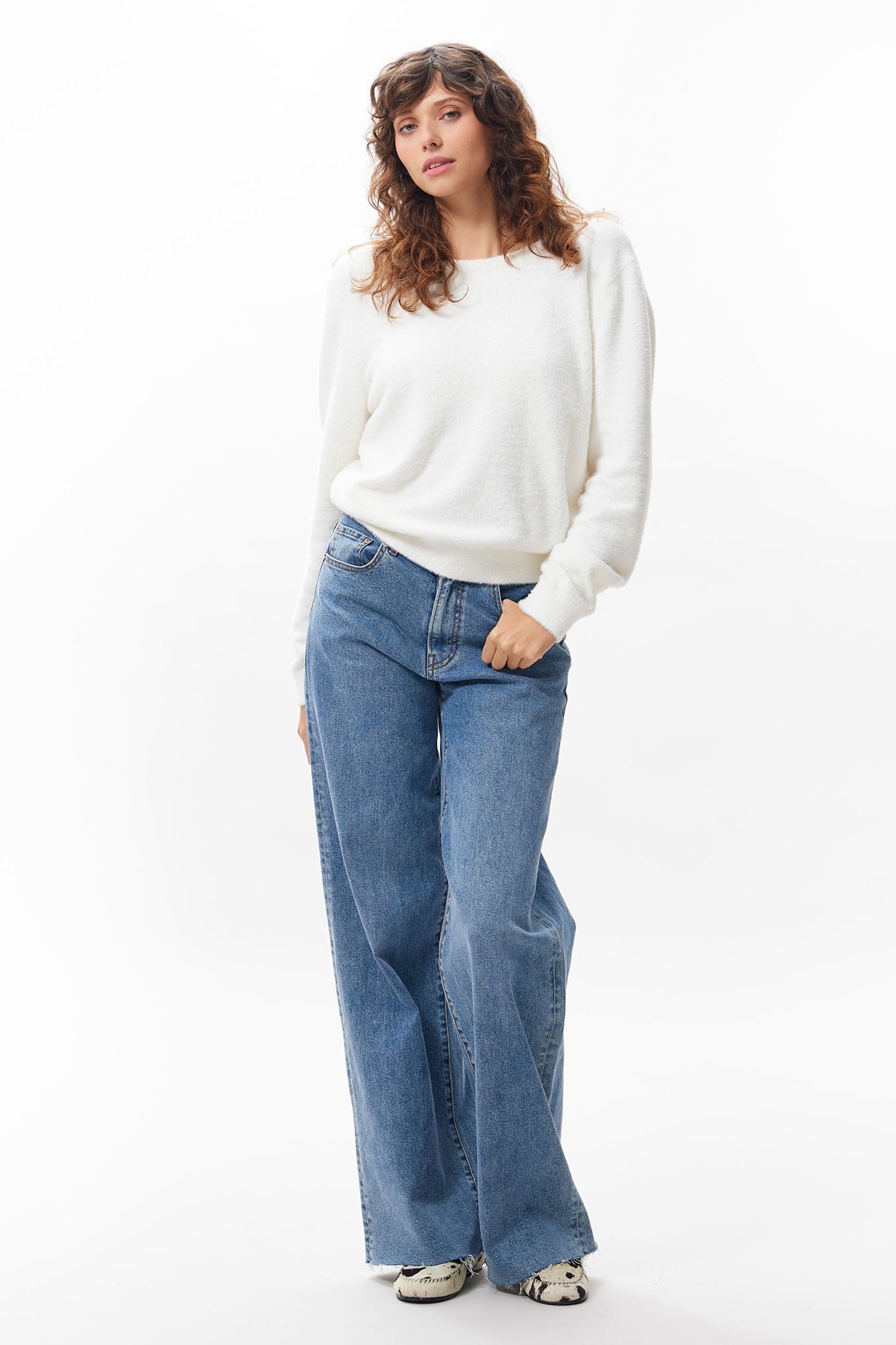 SOFT KNIT WITH VNECK EGRET 5