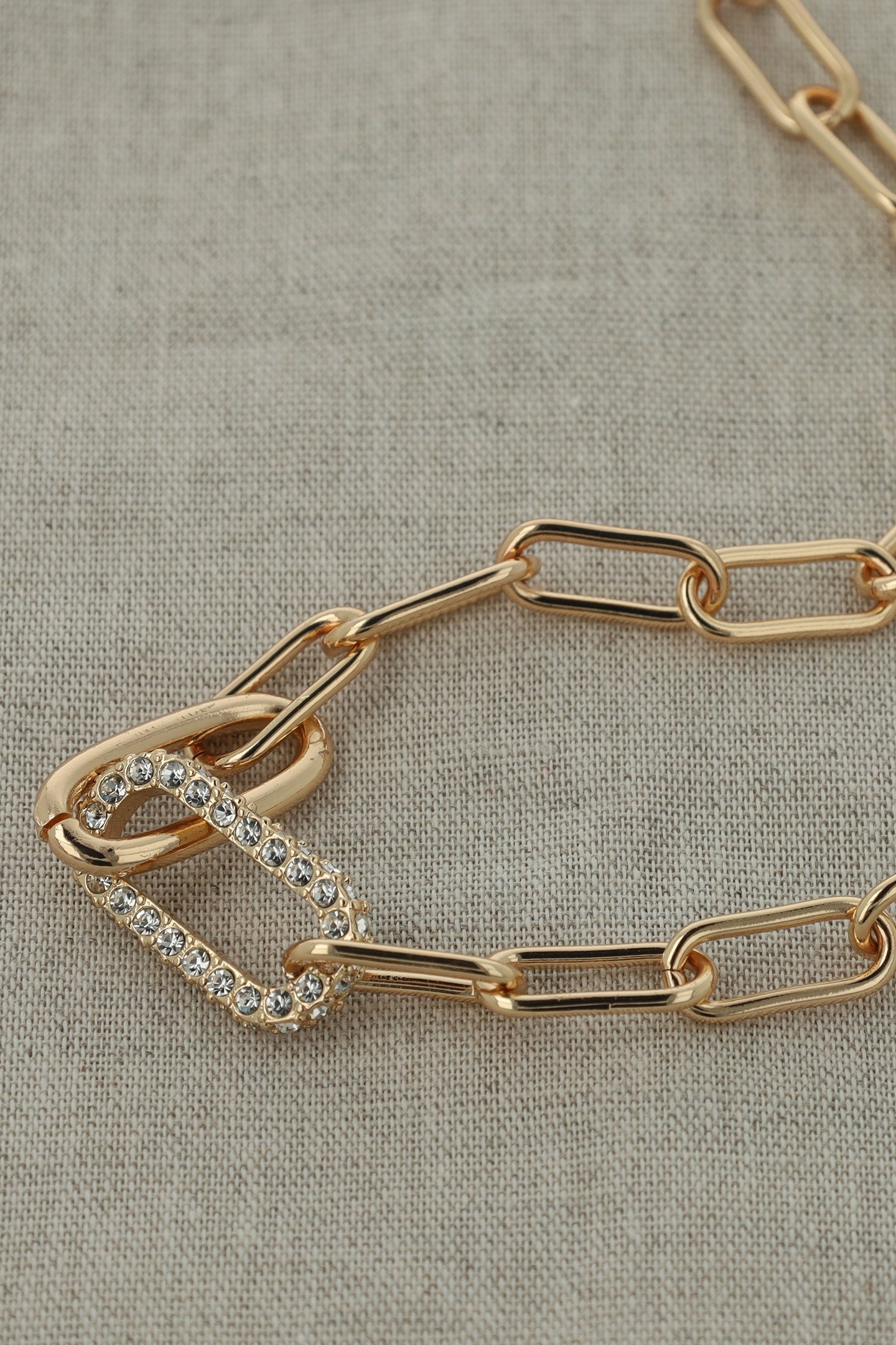 CRYSTAL SHACKLE NECKLACE 3