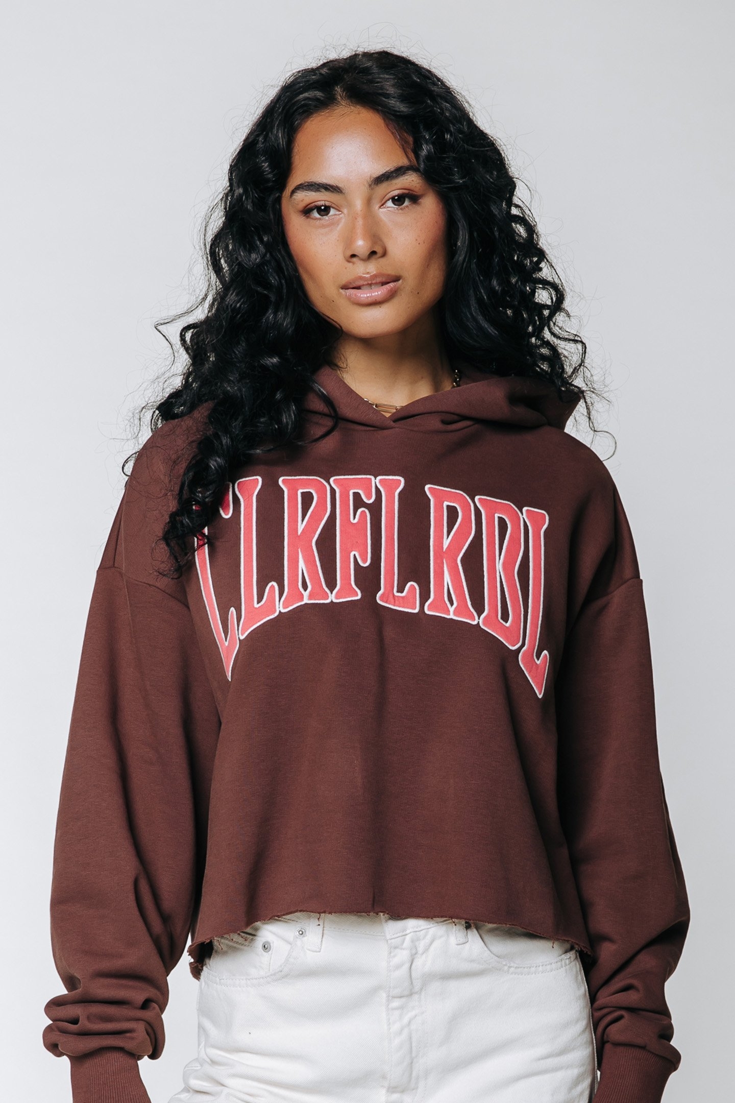 CLRFL RBL PATCH RAW EDGE CROPPED HOODIE BROWN 1