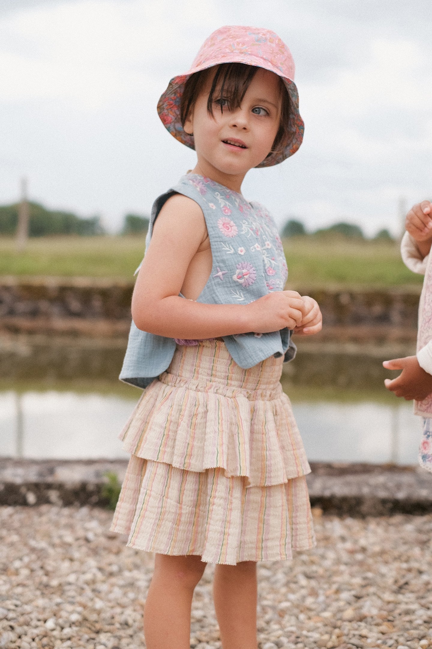 SUN HAT LAJIK WATER RIVER FLOWERS 7
