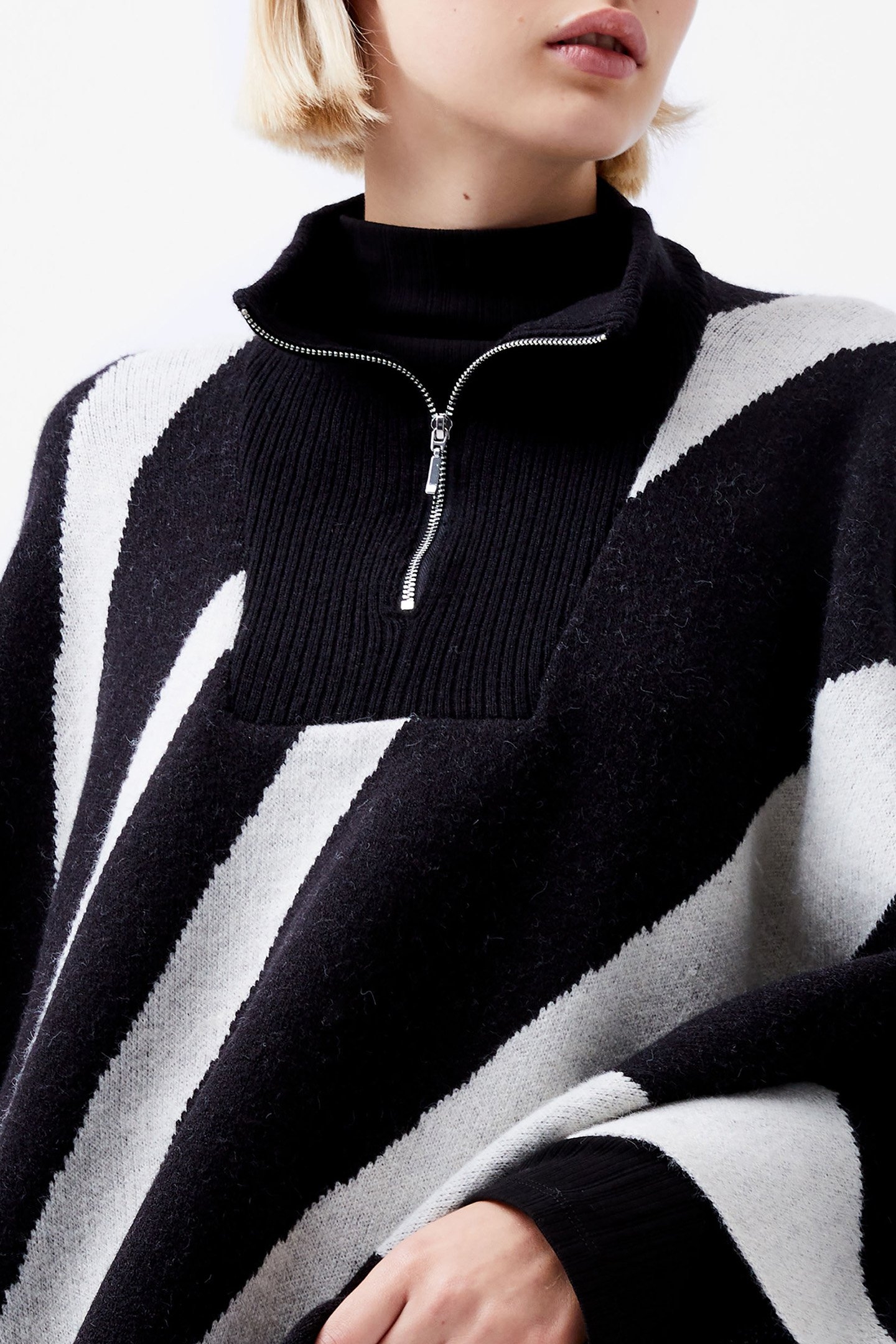 JULIANNA PONCHO BLACKOUT/CLASS CREAM 4