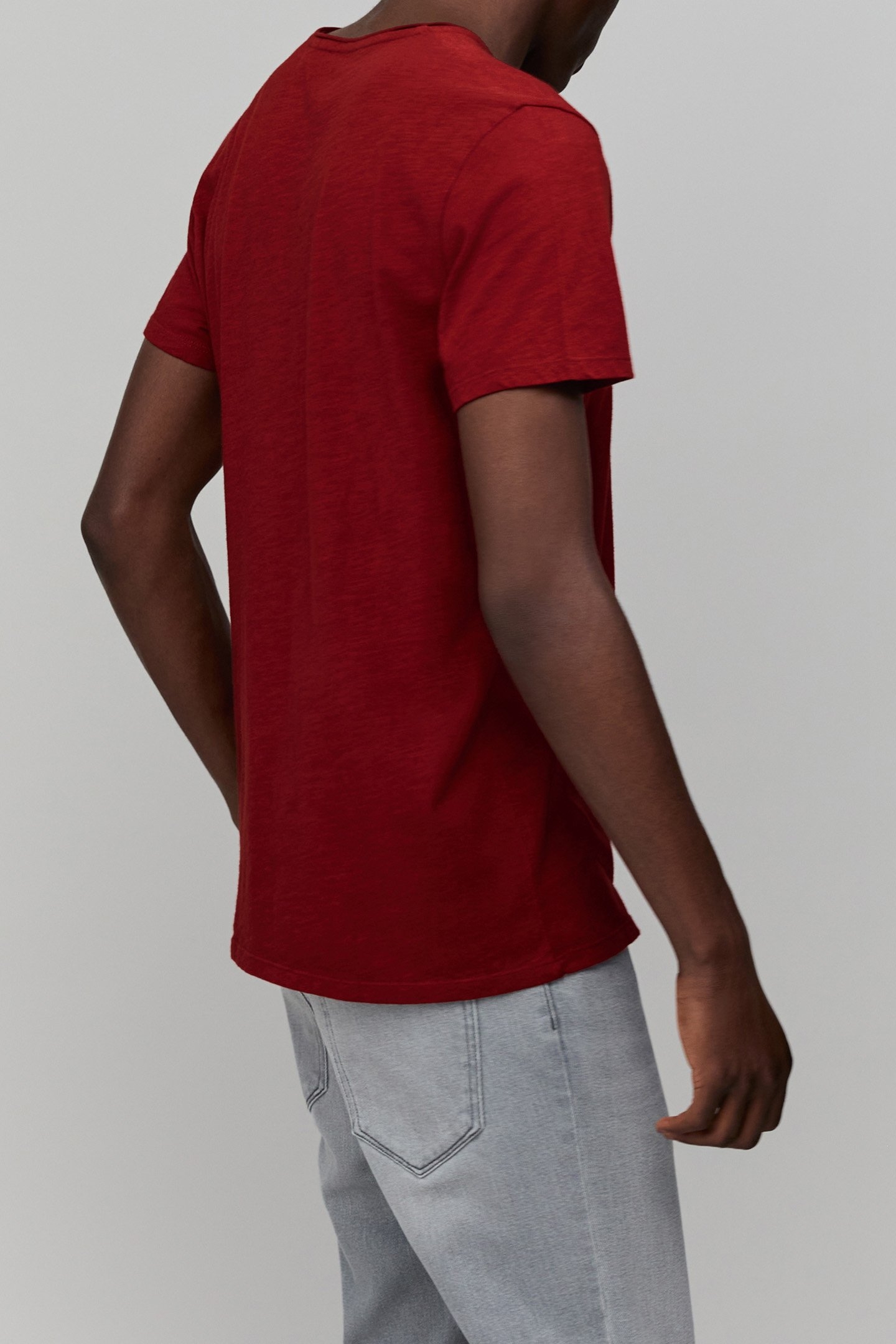 DARK RED ORGANIC COTTON ESSENTIAL V-NECK T-SHIRT 5