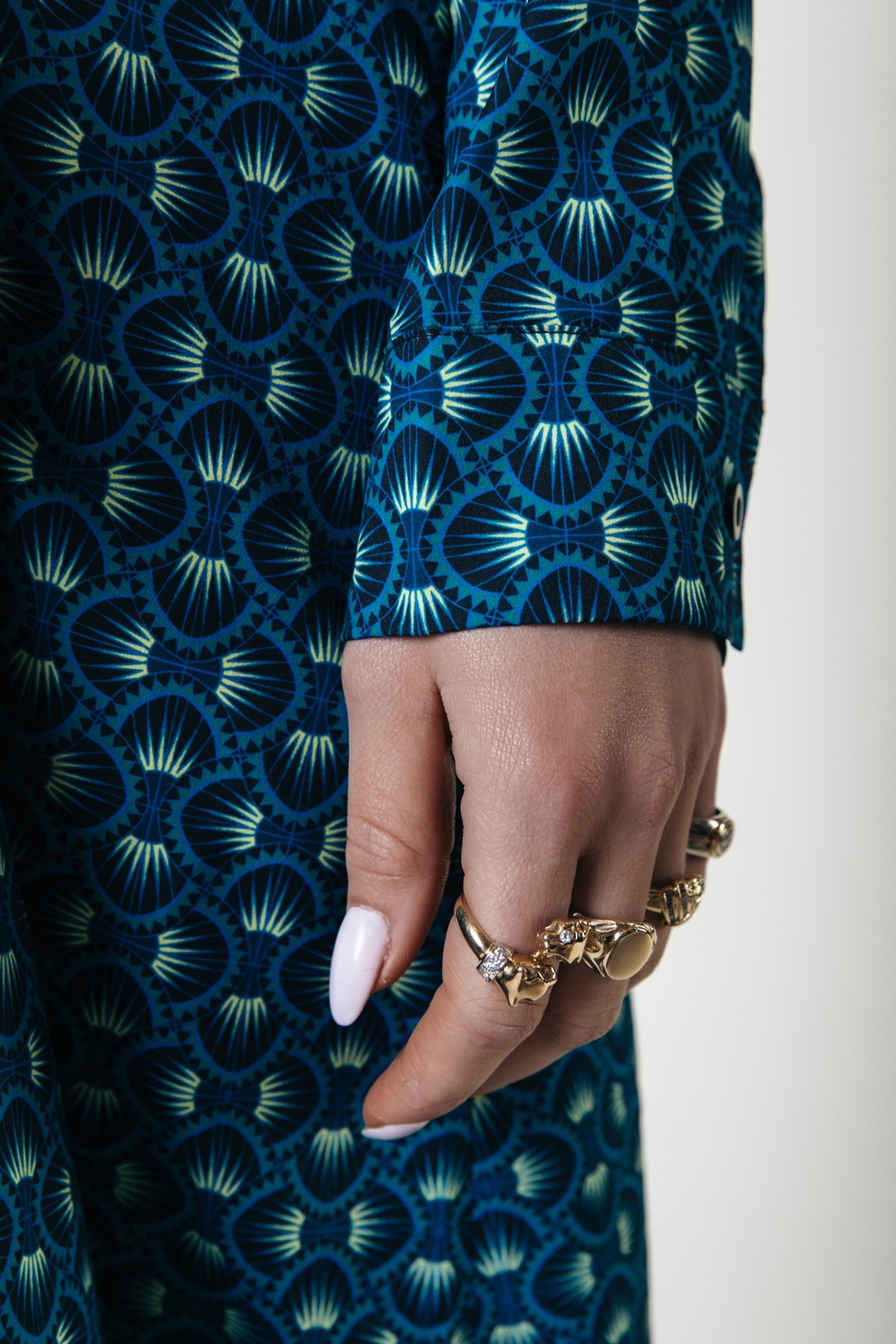 DESIREE GRAPHIC FAN MAXI SHIRT DRESS LS PINE GREEN 4