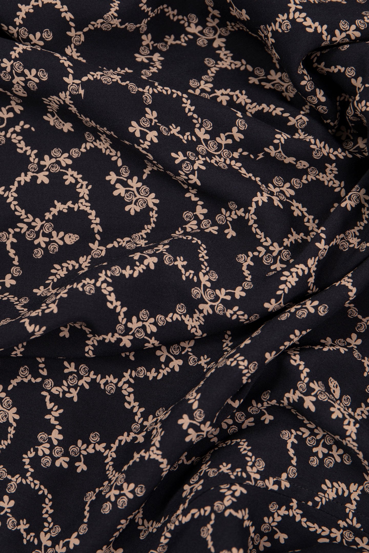 BLACK SLIM SHIRT WITH SKULL AND FLOWERS PRINT 8