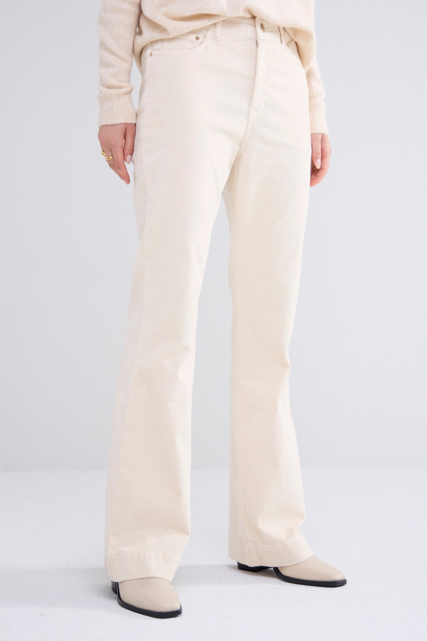 SLIM FLARED PANTS STRETCH BABY CORD WHITES 1