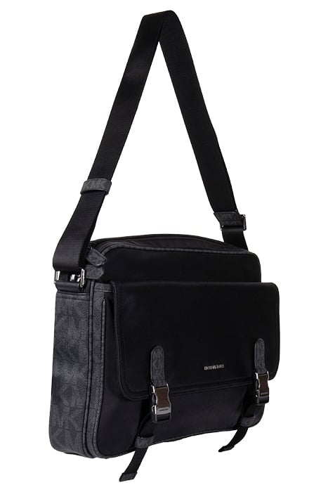 UTILITY FLAP MESSENGER BAG IN BLACK 4
