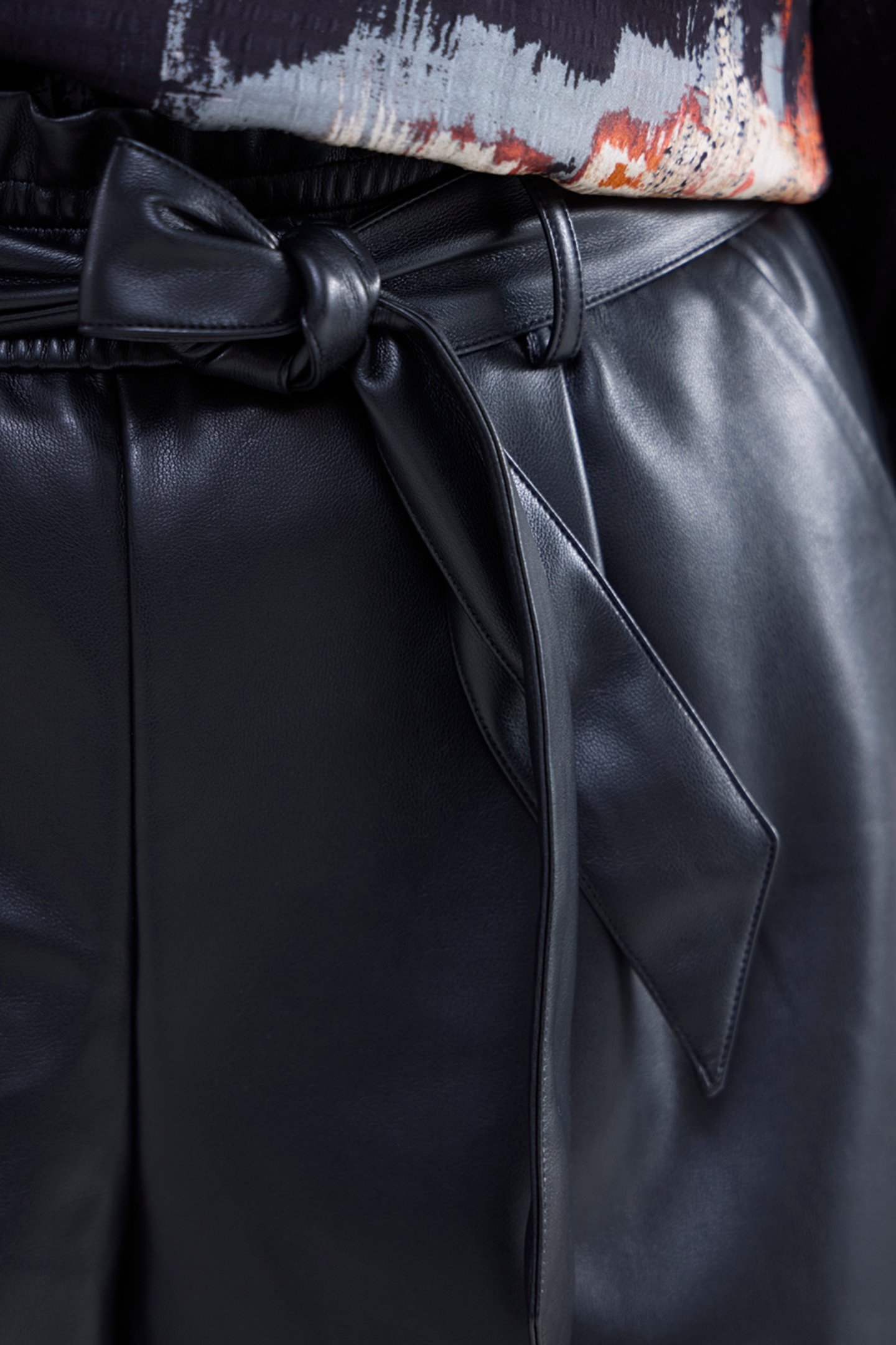 PU SHORT VEGAN LEATHER BLACKS 7