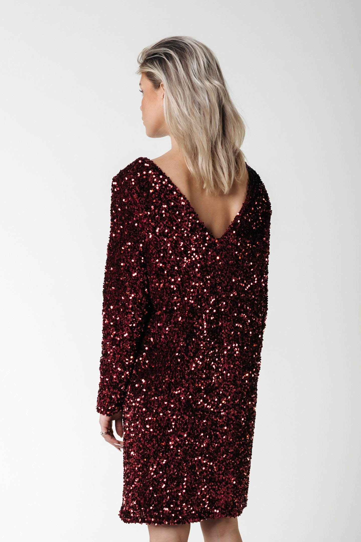 TINA SEQUINS STRAIGHT DRESS LS WARM BORDEAUX 2