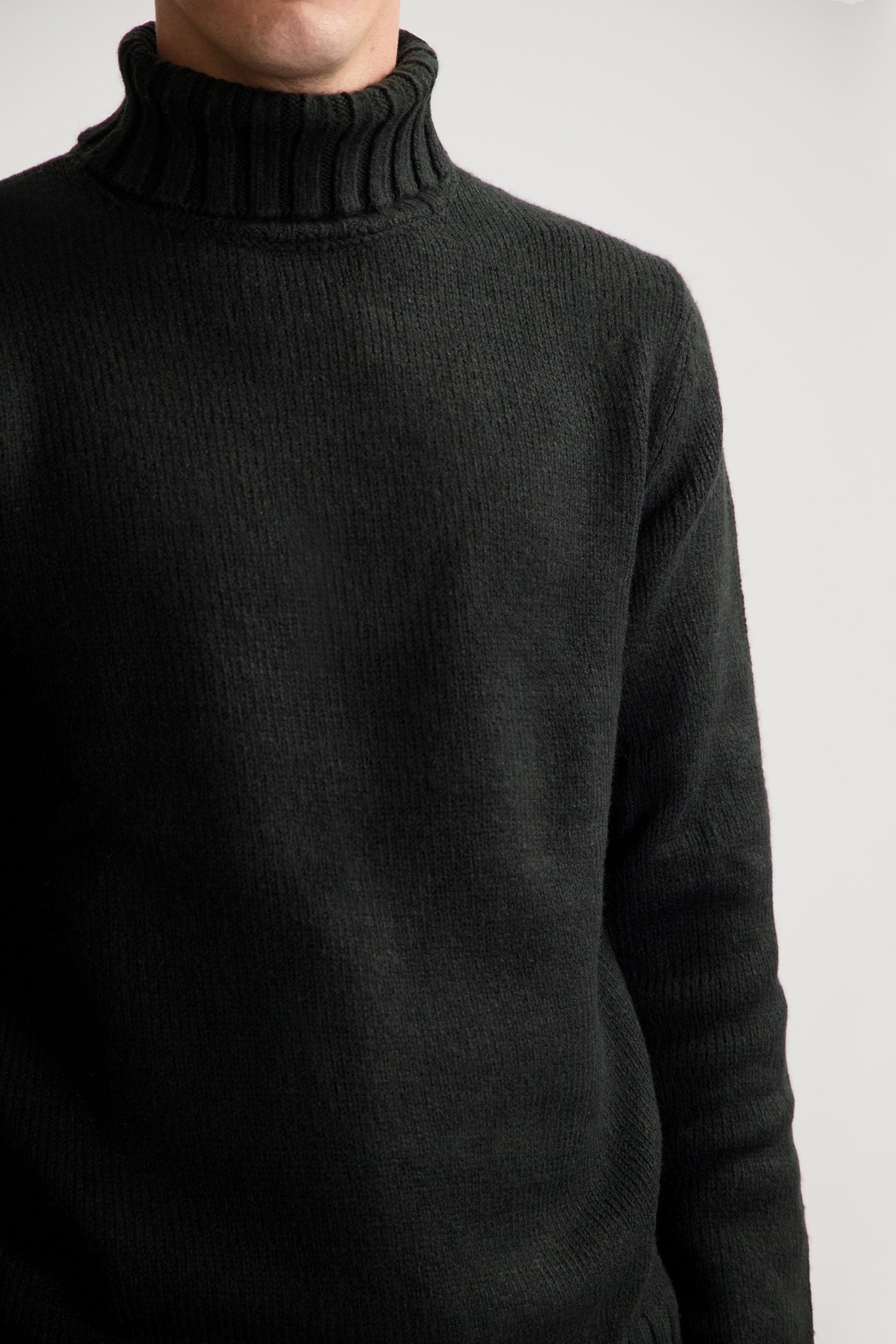 DS_OVE TURTLENECK BLACK 5