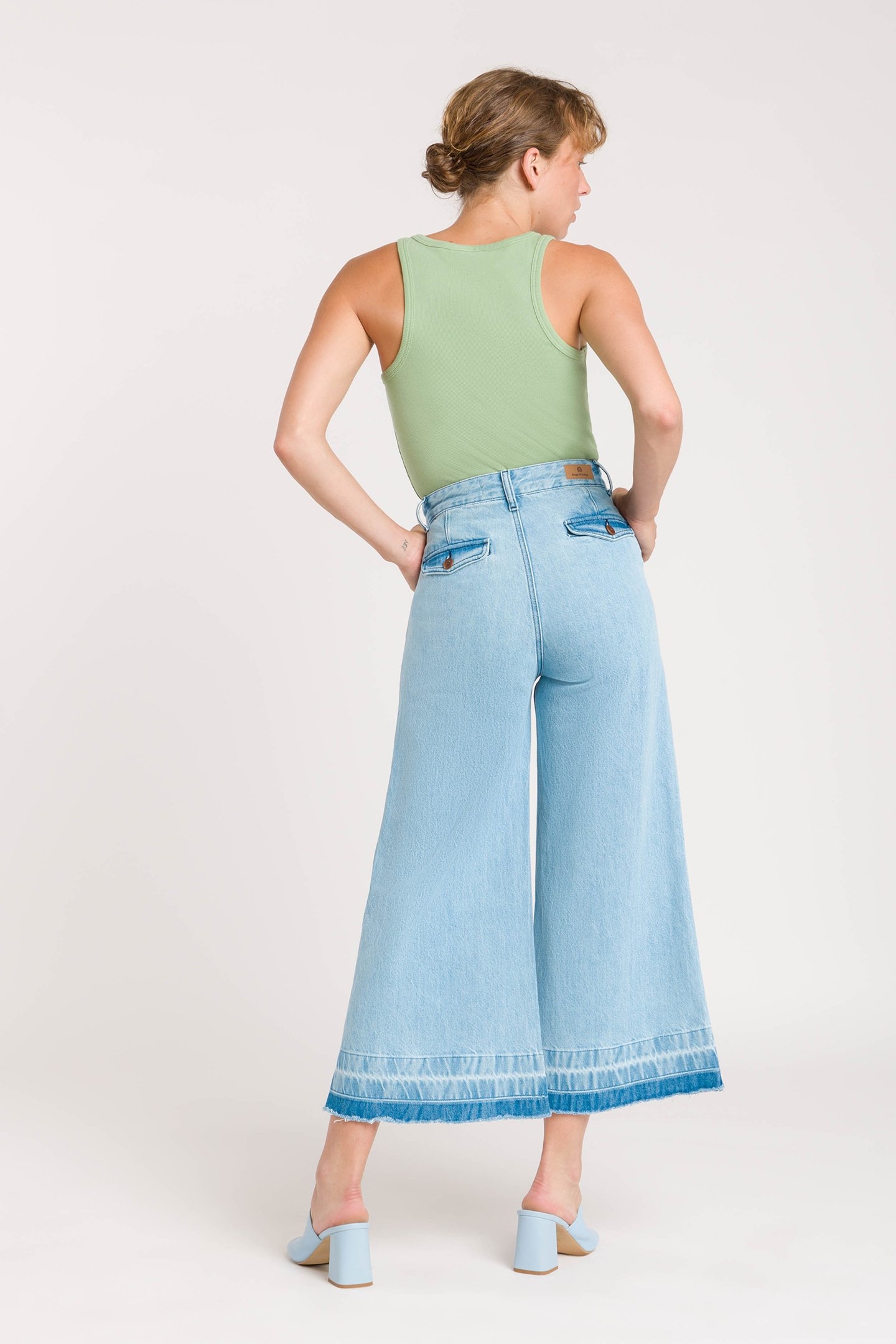 LILIBET CROPPED BLUE REEF SUPER LIGHT USED 3