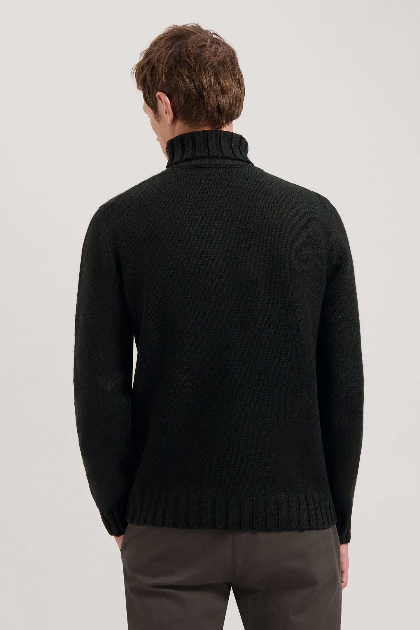 DS_OVE TURTLENECK BLACK 2