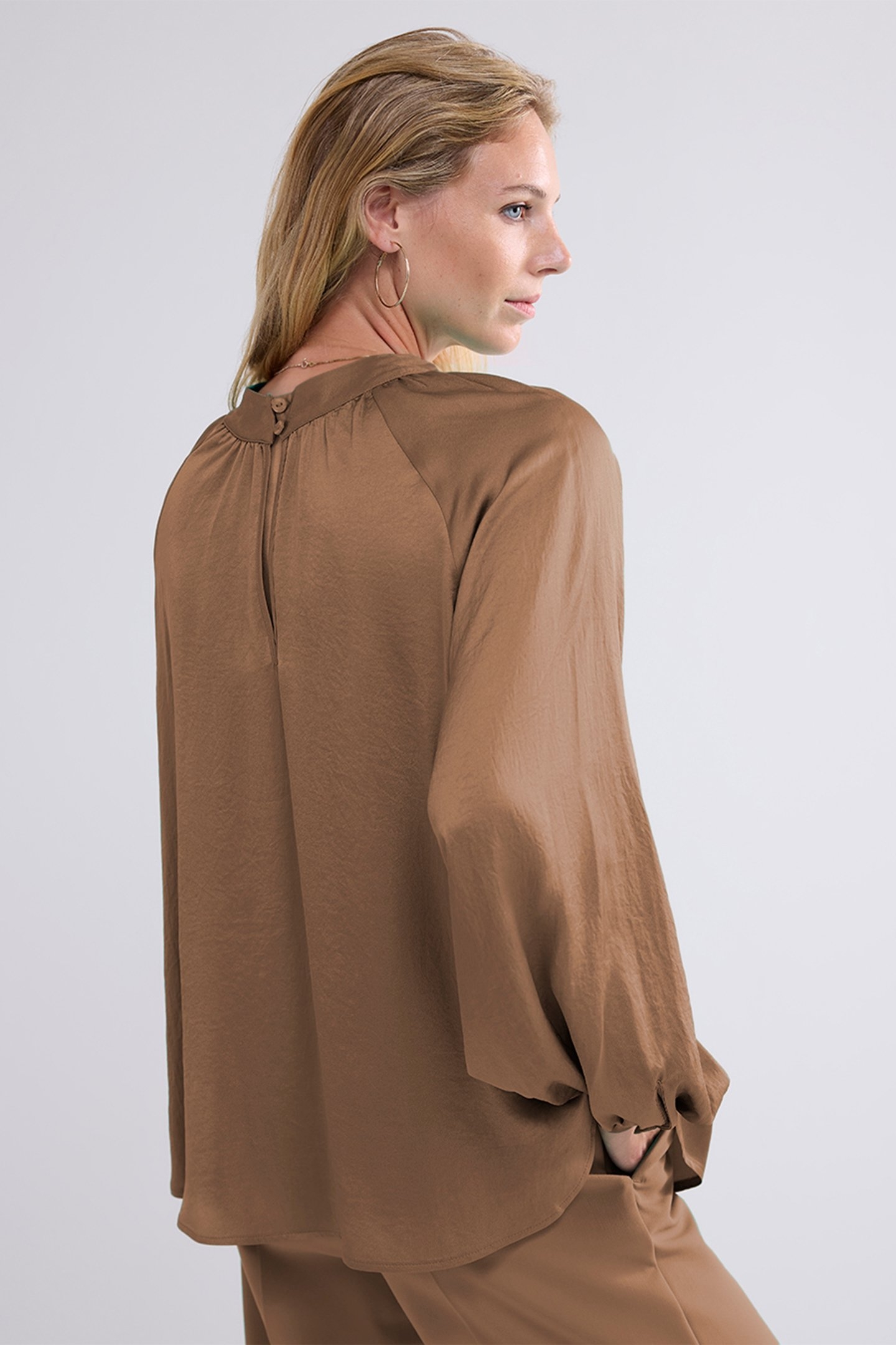 TOP HIGH NECK SILKY TOUCH OLIVE 2