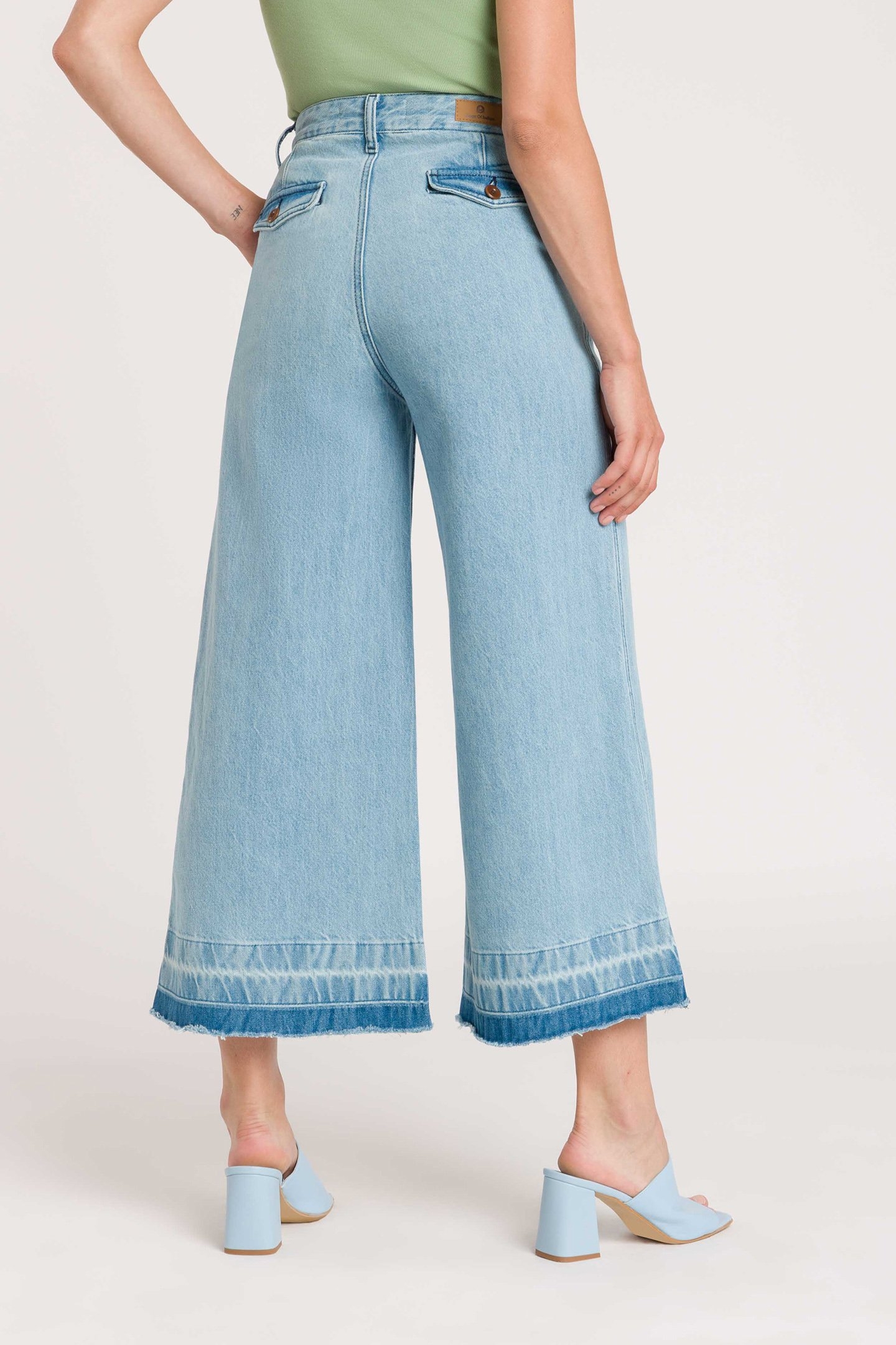 LILIBET CROPPED BLUE REEF SUPER LIGHT USED 2