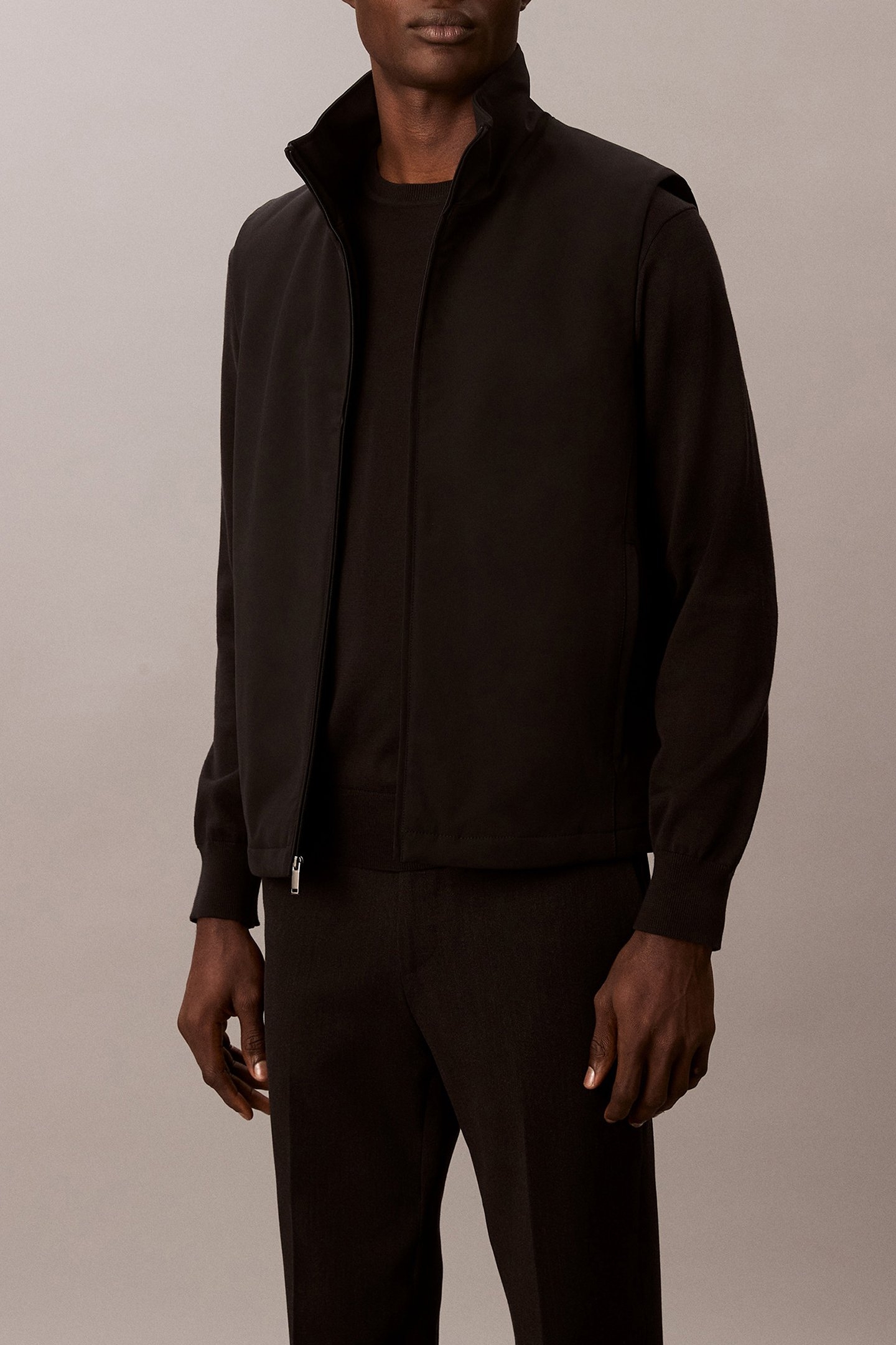 SLEEVELESS REFINED TECH JACKET BLACK 1