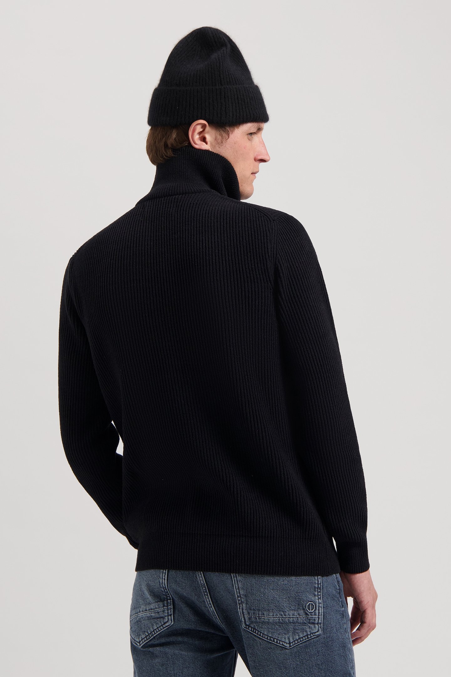 DS_JOSIAH SKIPPER BLACK 2