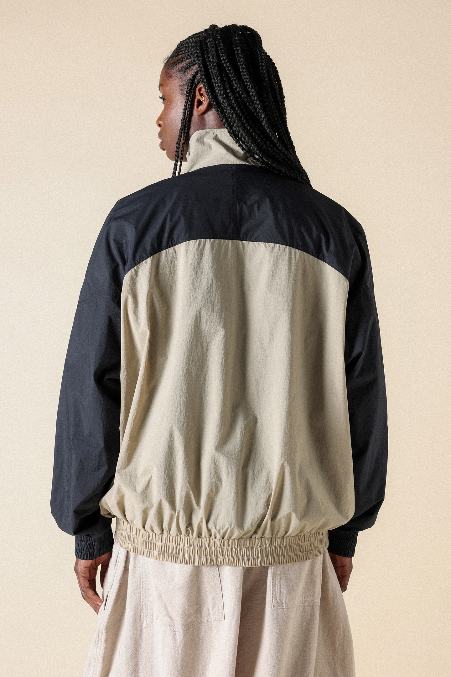 SL WR LIGHT WINDBREAKER UNISEX BLACK/BEIGE 2