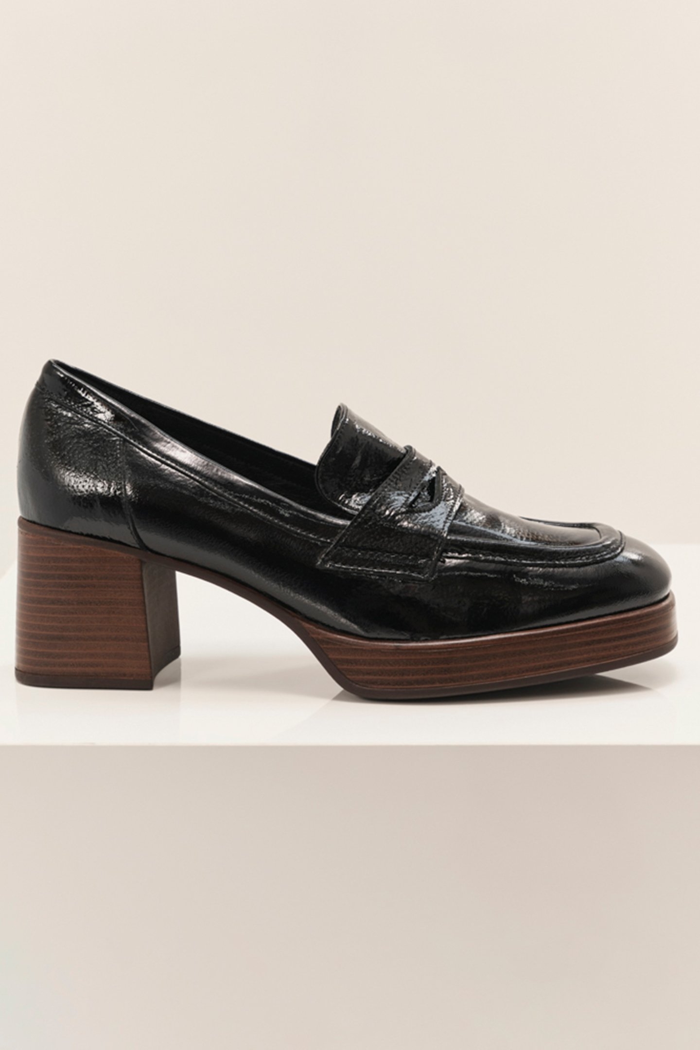 OKIWI BLACK PATENT LEATHER HEELED LOAFERS 1
