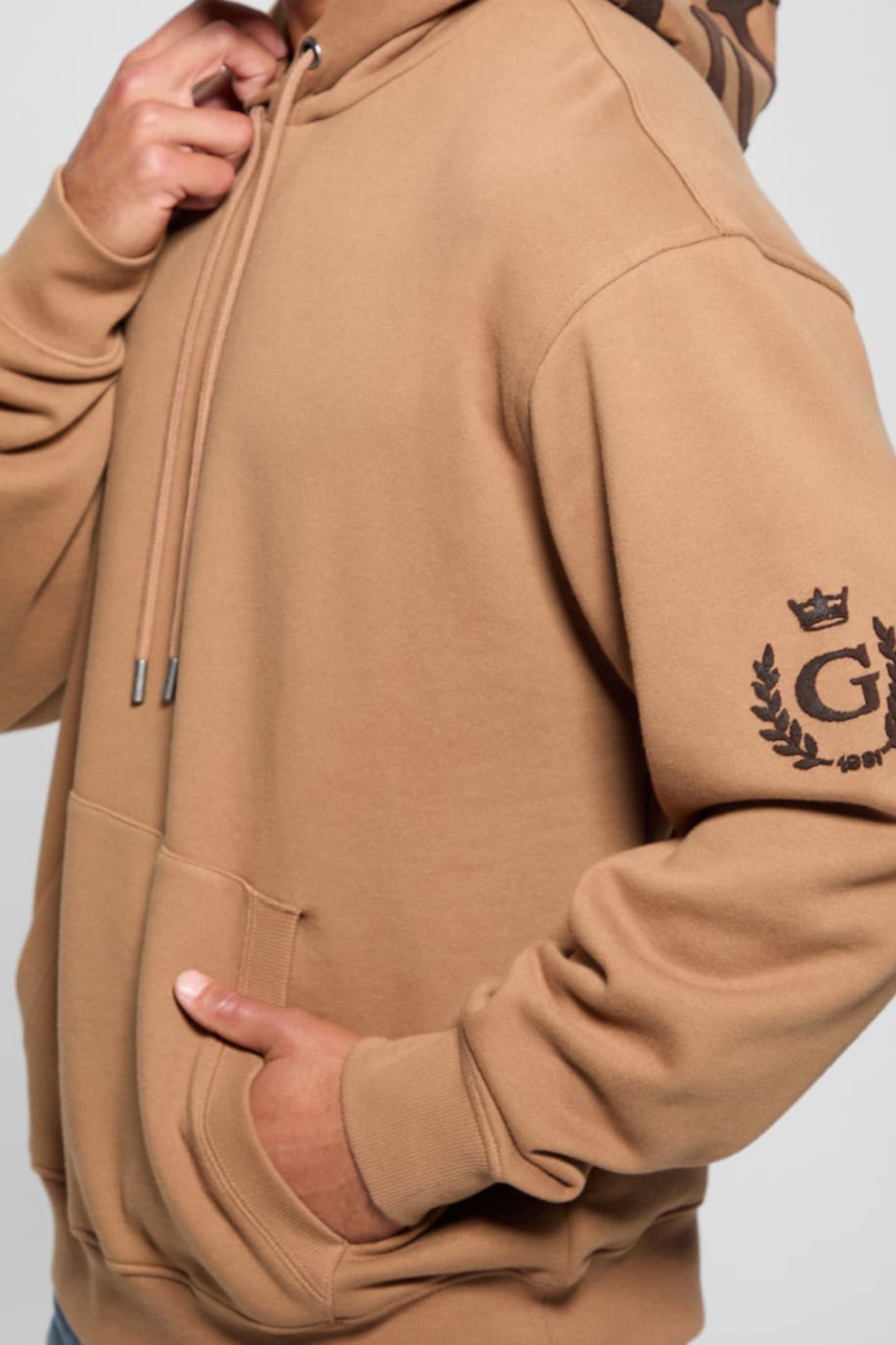 GUESS CHENILLE LOGO COCONUT LATTE 4