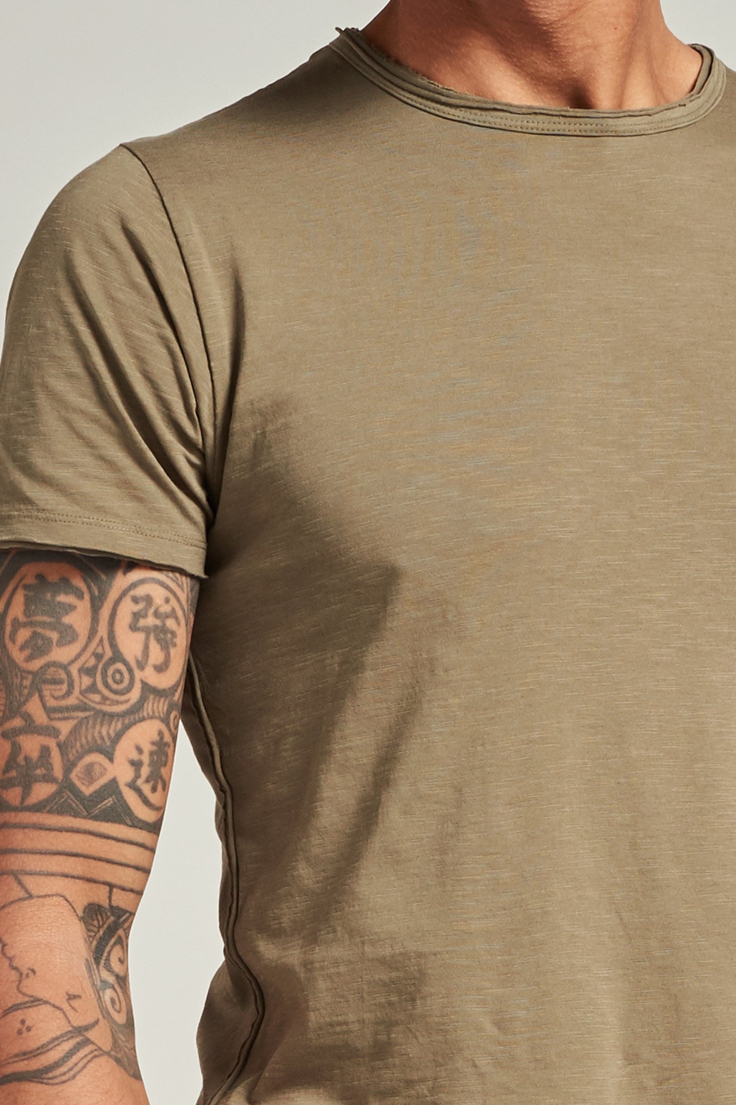 MC. QUEEN BASIC TEE SLUB JERSEY ARMY GREEN 3