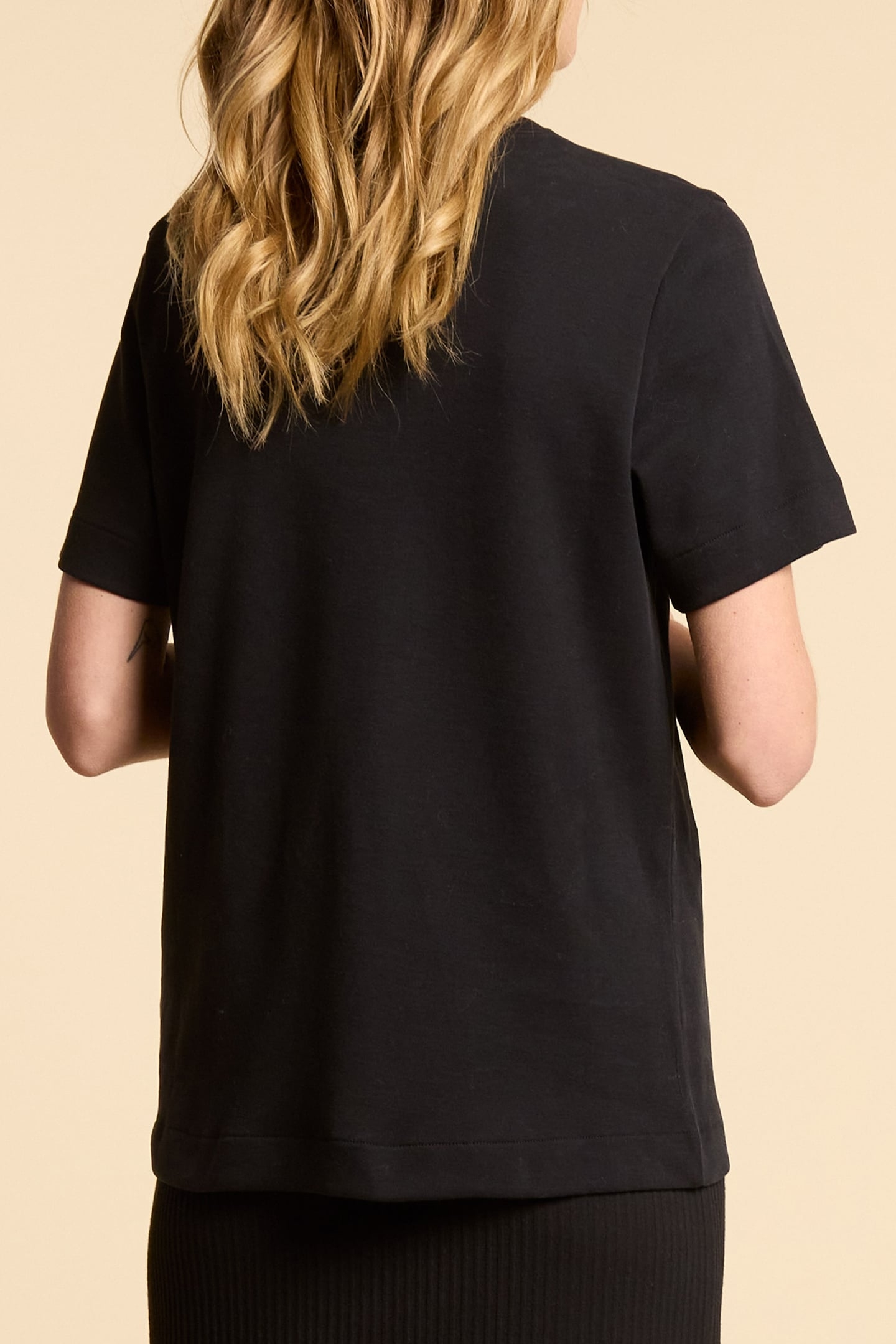 BLACK T-SHIRT WITH SLOGAN FRAME IMAGE BLACK 2