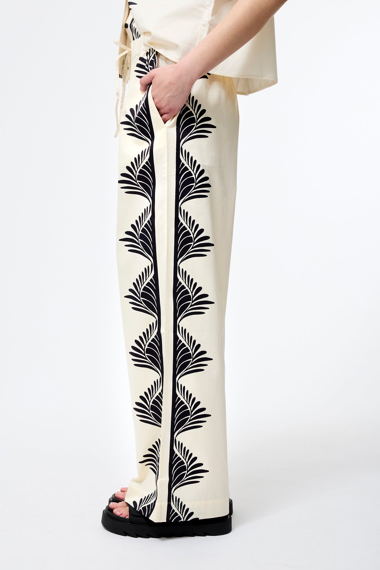 NOLA ALEXIS PRINTED TROUSER CREAM/BLACK 4