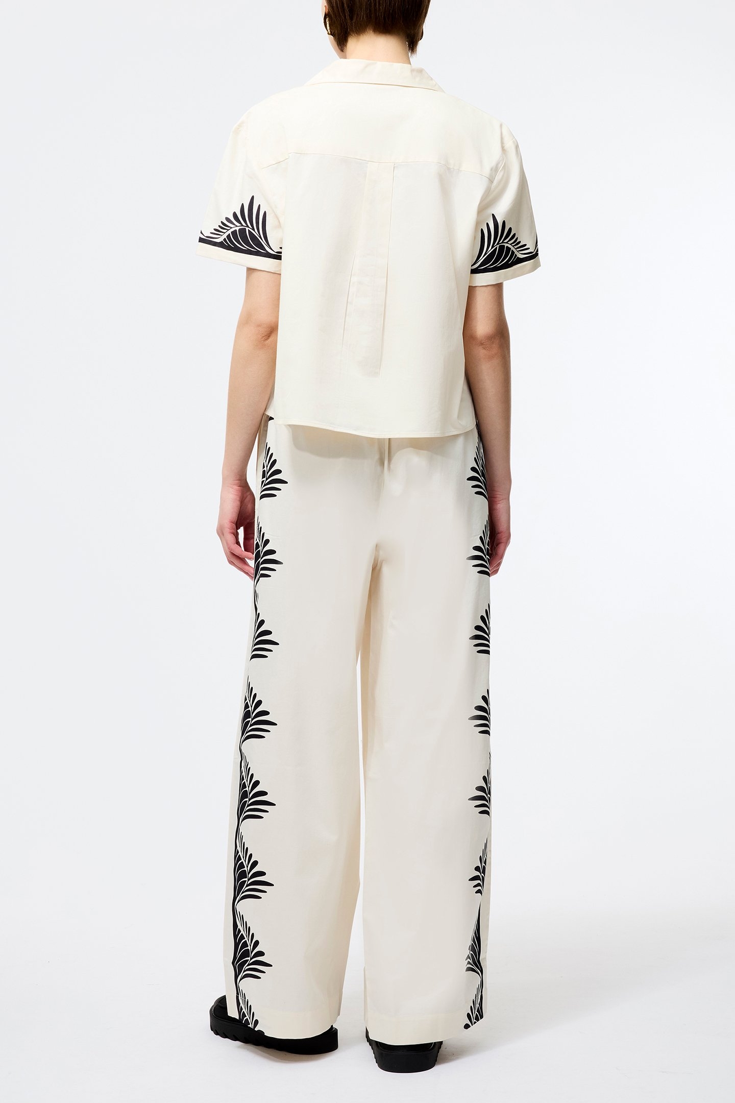 NOLA ALEXIS PRINTED SS TOP CREAM/BLACK 2