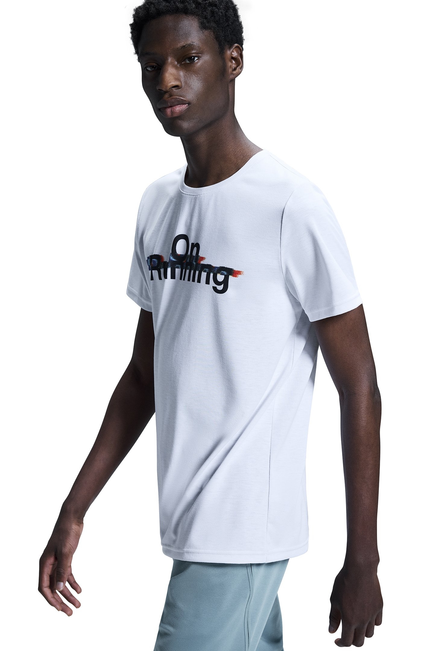 ON RUN-T GRAPHIC WHITE 3