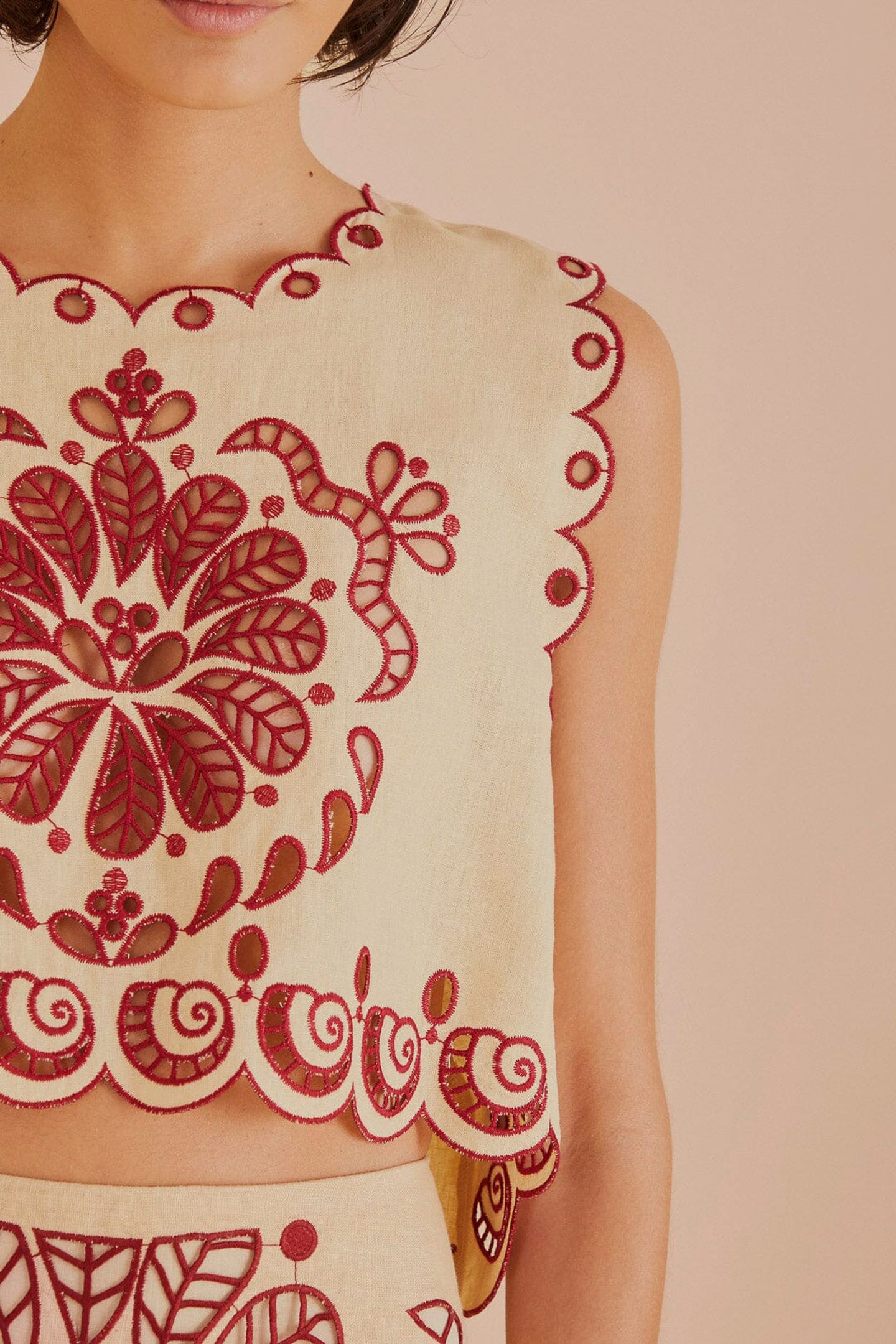 SAND RICHELIEU SLEEVELESS CROP TOP 4