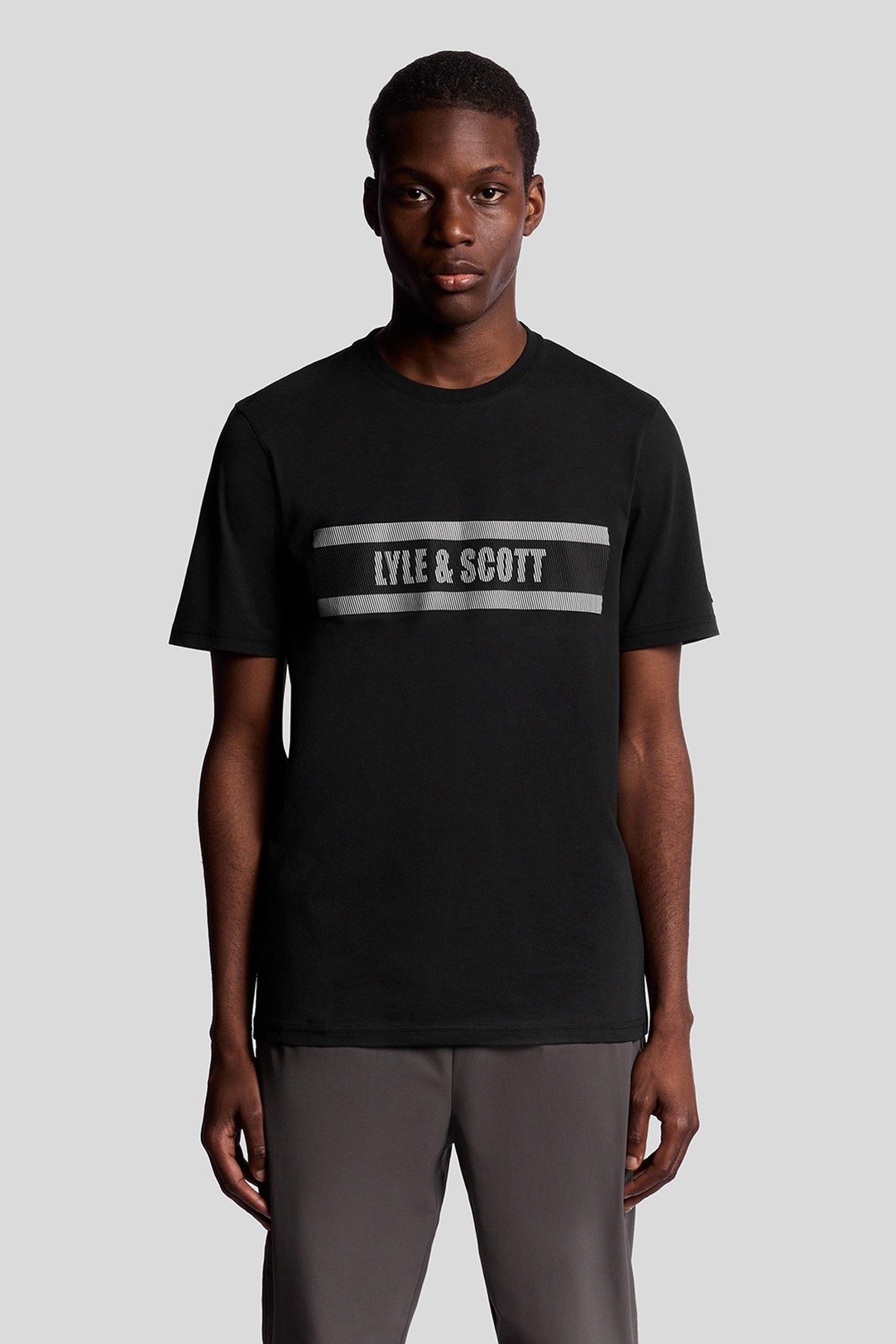 STRIPE LOGO GRAPHIC T-SHIRT JET BLACK 1