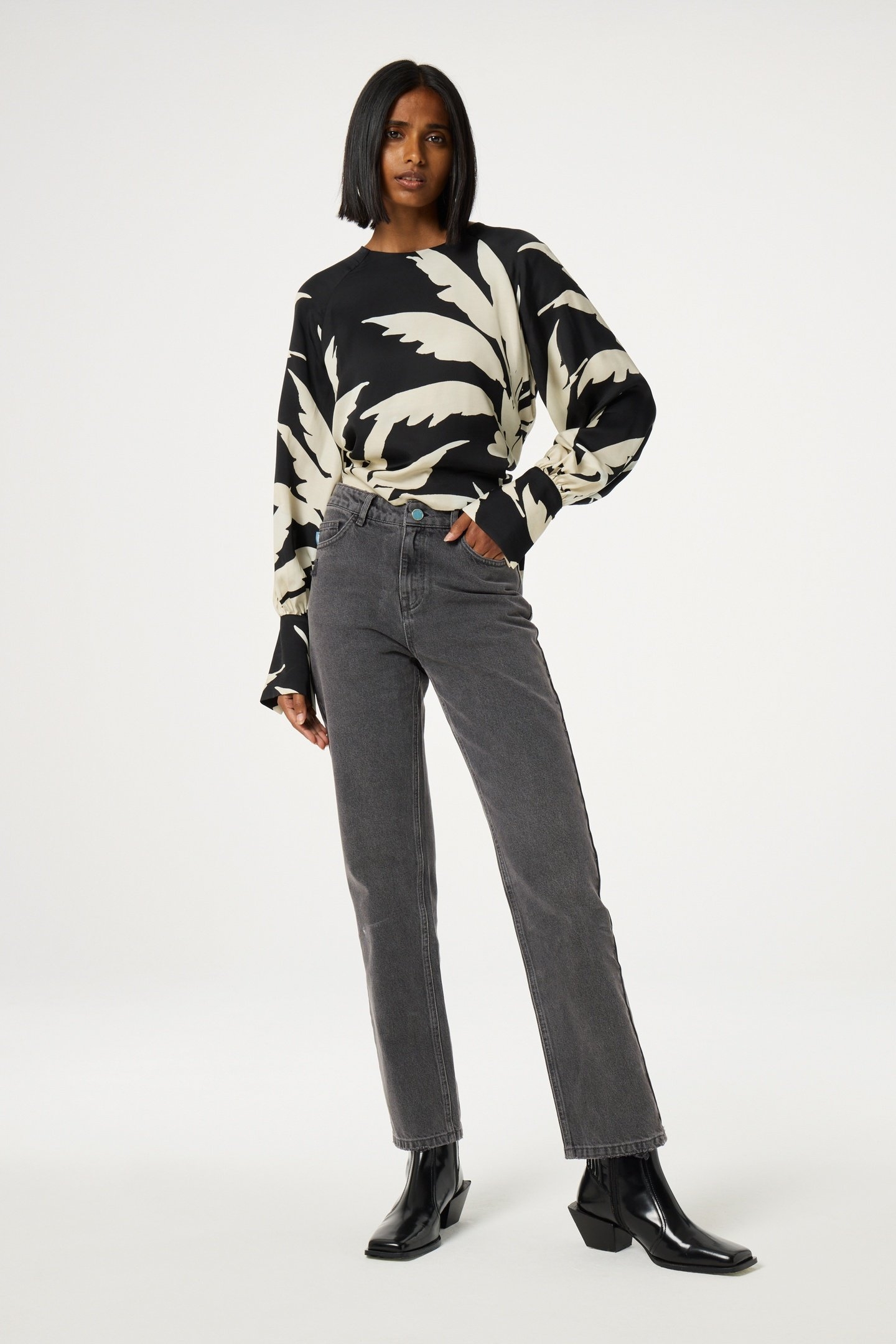 LOLA STRAIGHT JEANS WASHED DARK GREY 2