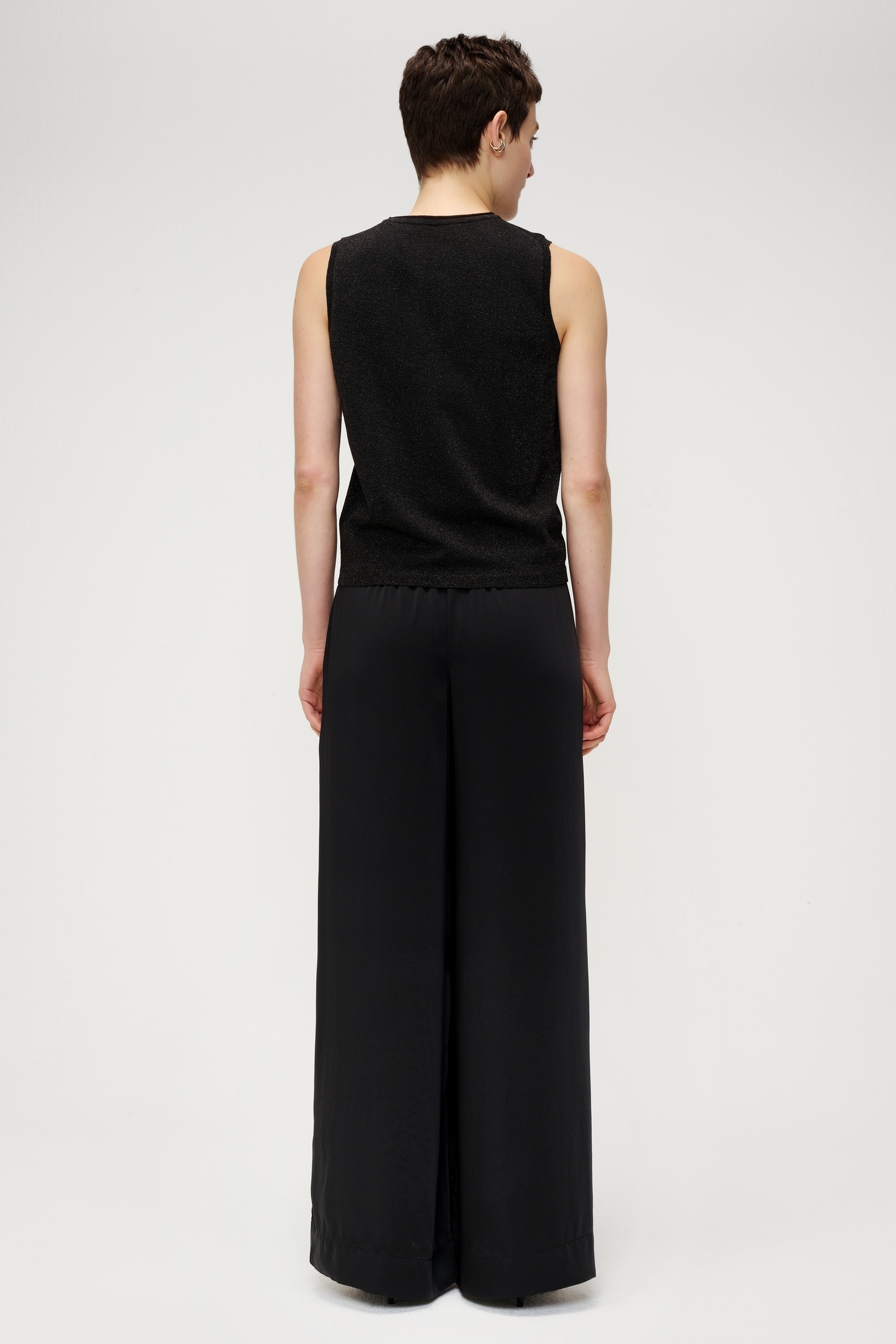 VISCOSE MIX SLEEVLESS TOP BLACK 2