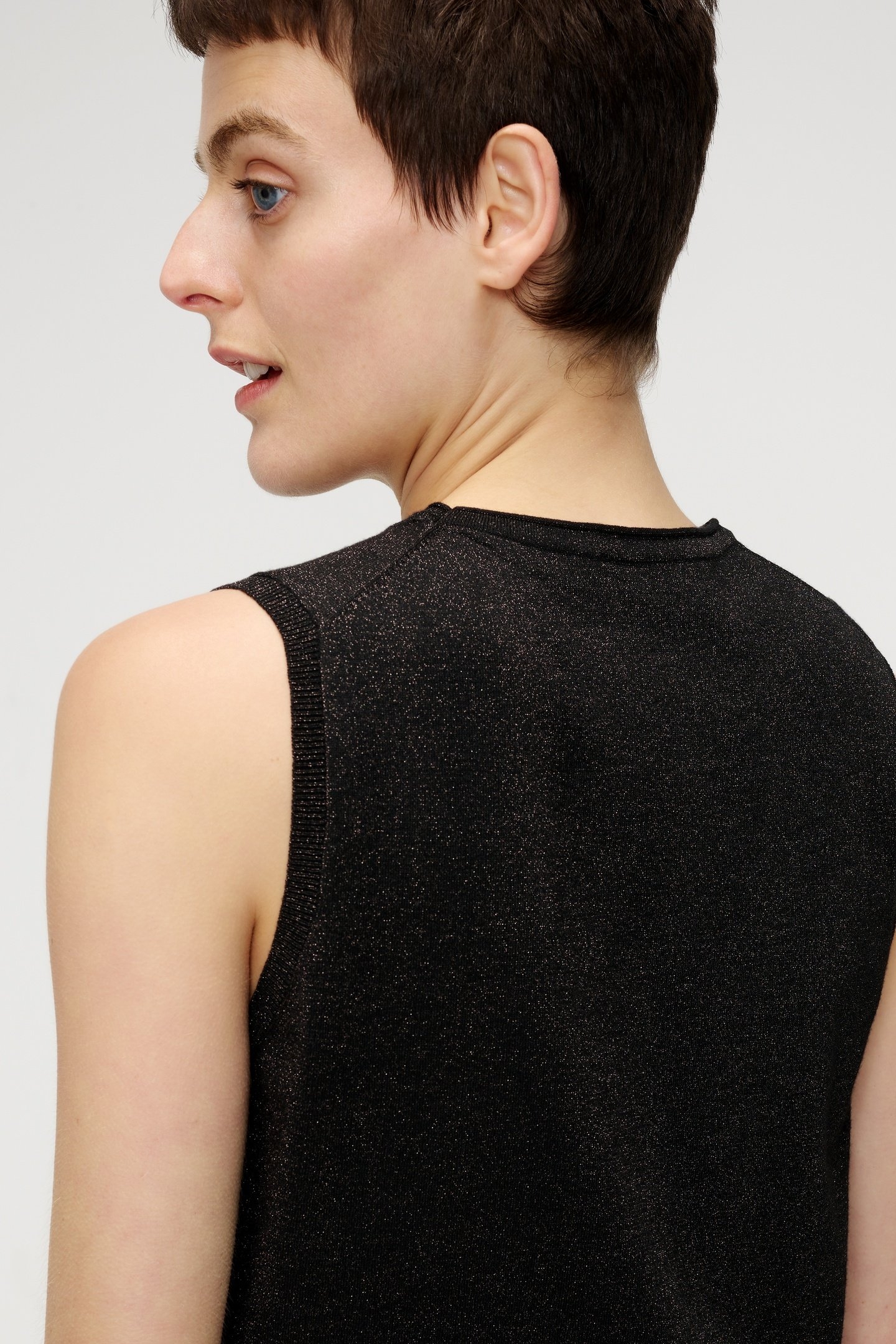 VISCOSE MIX SLEEVLESS TOP BLACK 5
