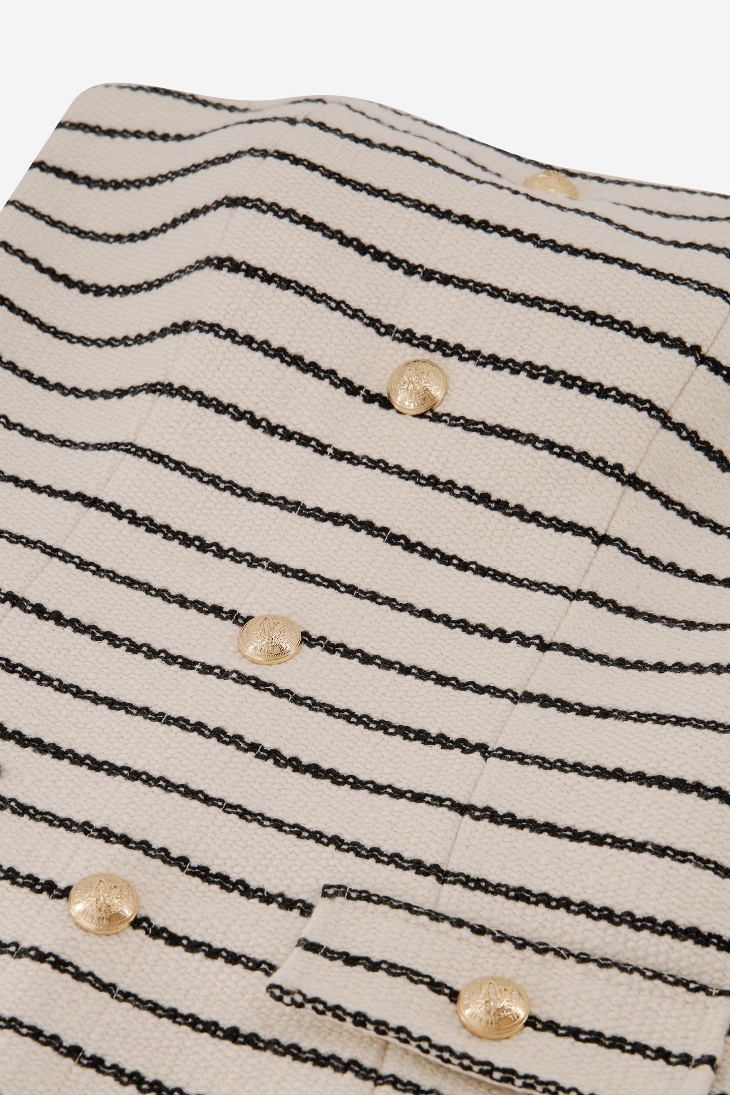 ISARIO DRESS CREAM 5