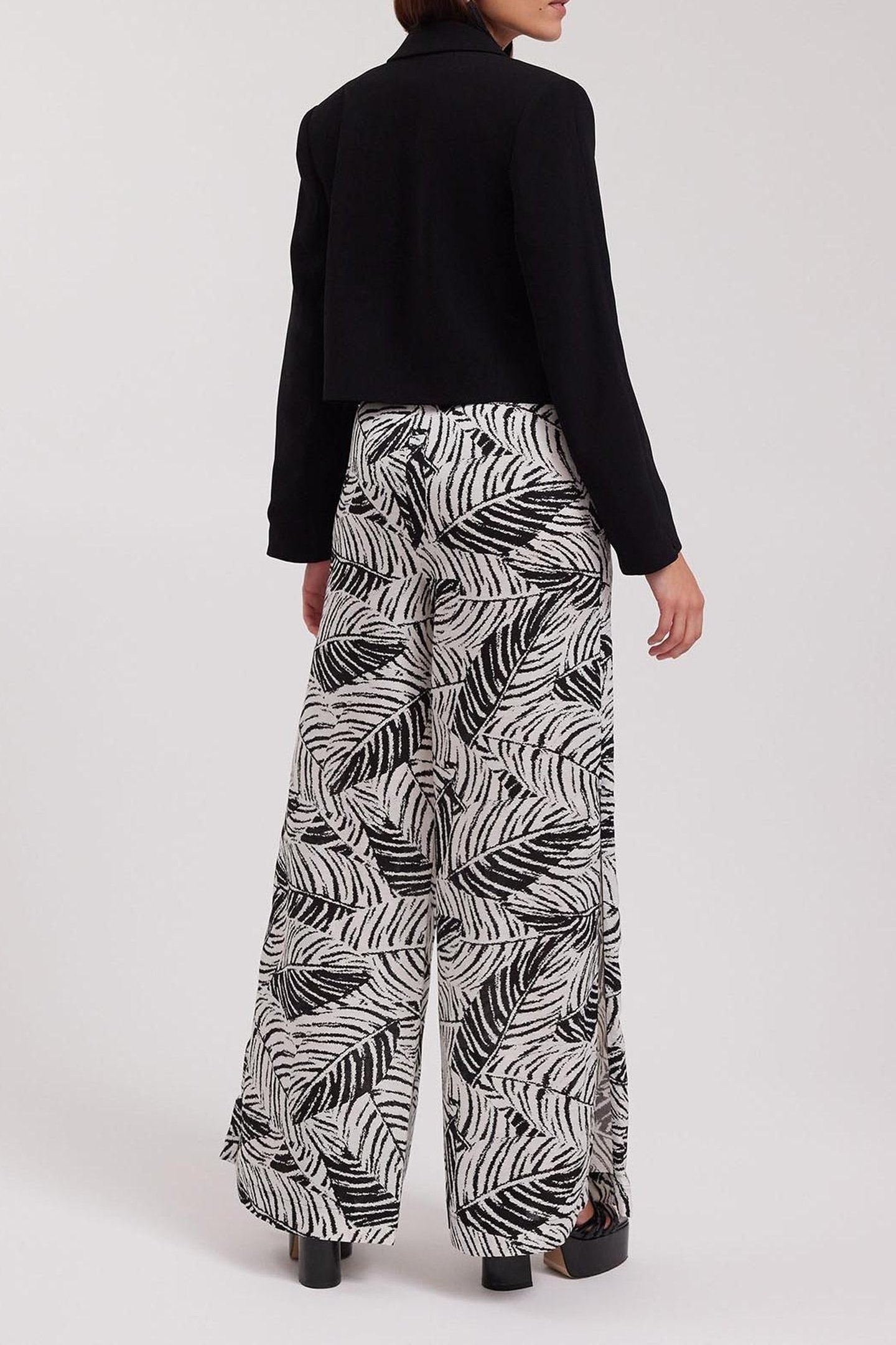 AURIANE BLACK/WHITE 2