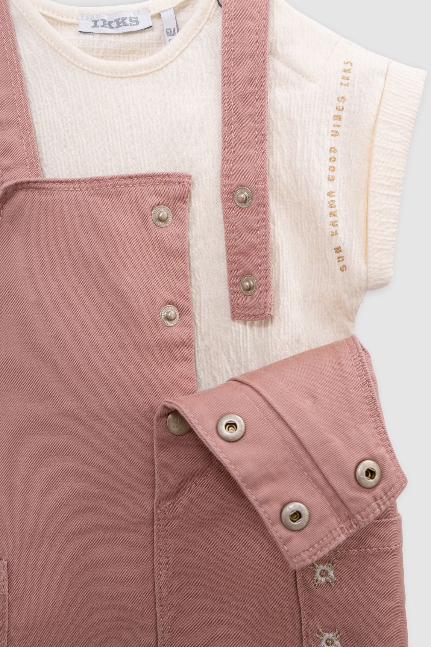 PINK DRESS-SALOPETTE AND ECRU T-SHIRT SET 8