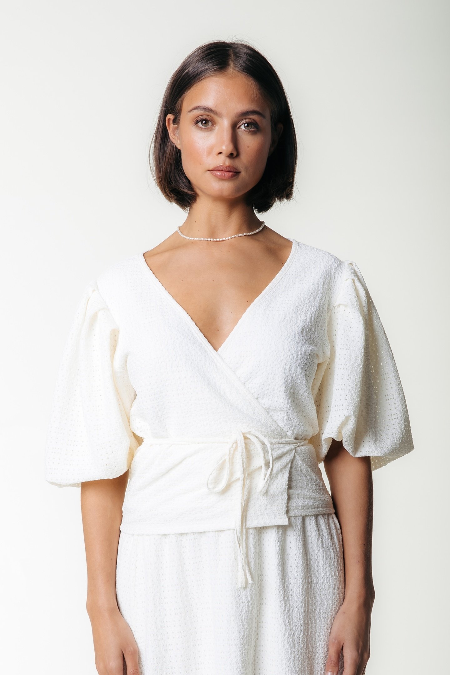 MILEY KNITTED STRUCTURE WRAP TOP OFF WHITE 1