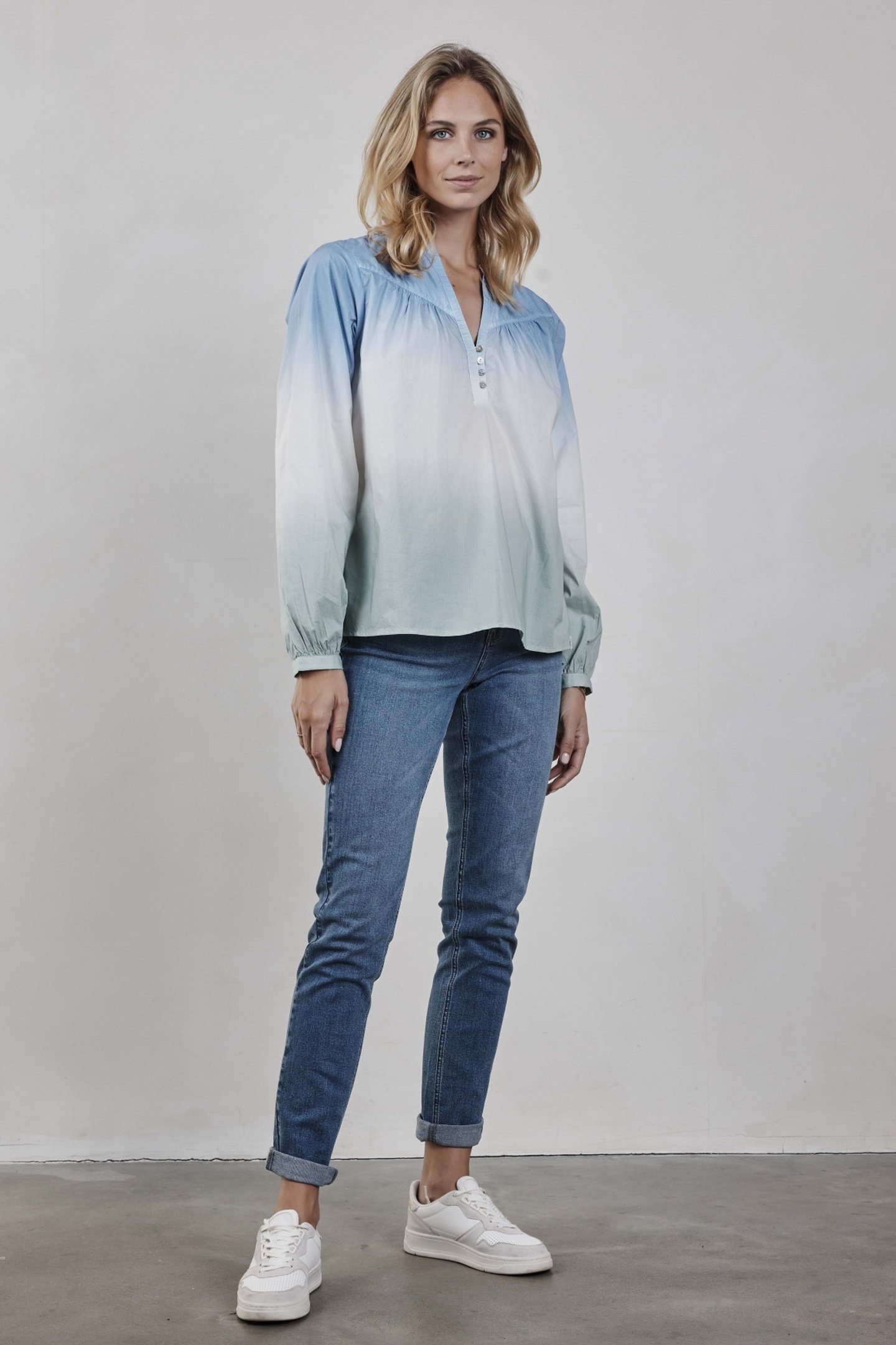 BLOUSE NELSI DIP DYE SKY BLUE 2