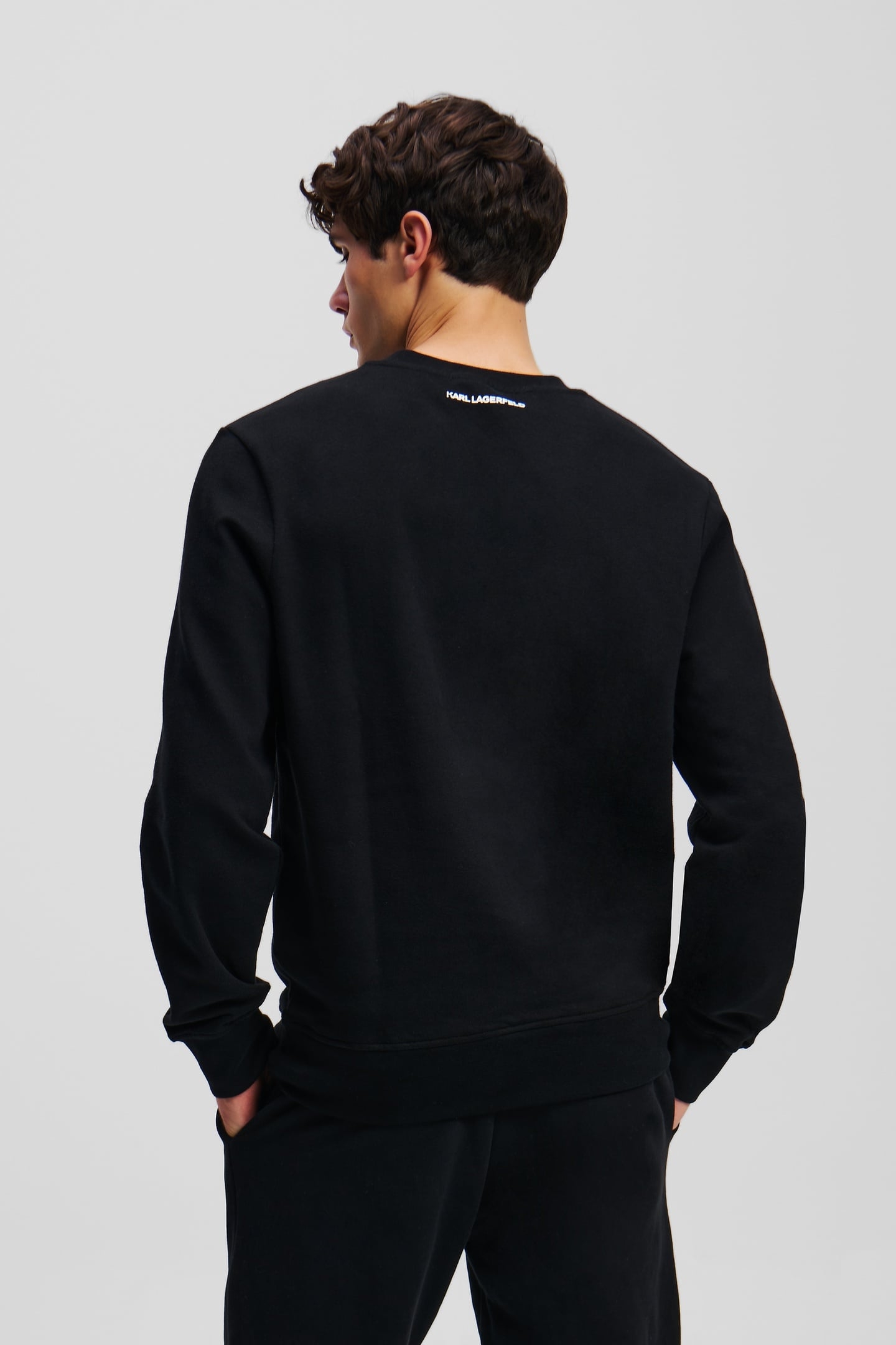 BLACK ESSENTIAL LOGO SWEATSHIRT 4