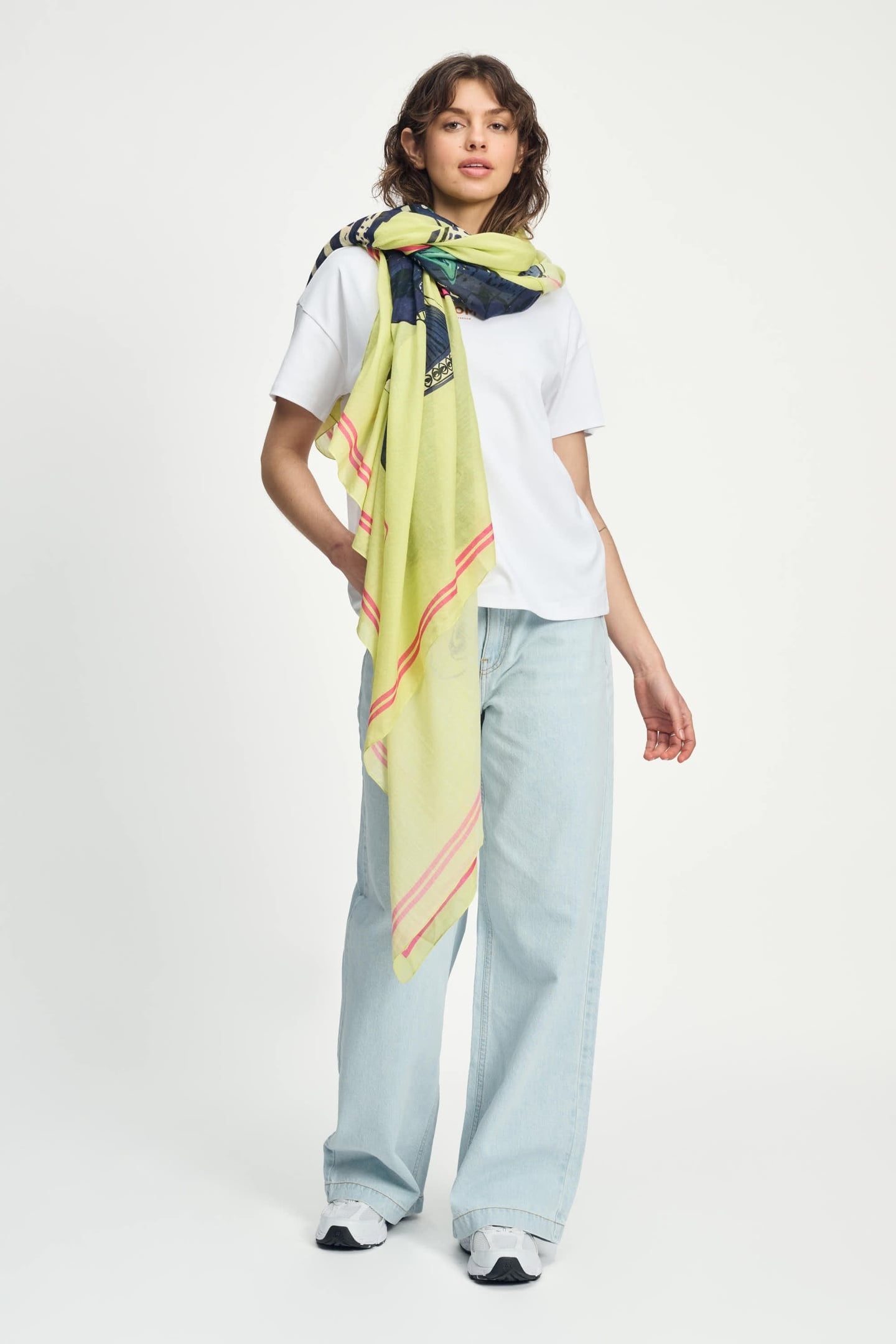 SHAWL - VASES CREAM WHITE 1