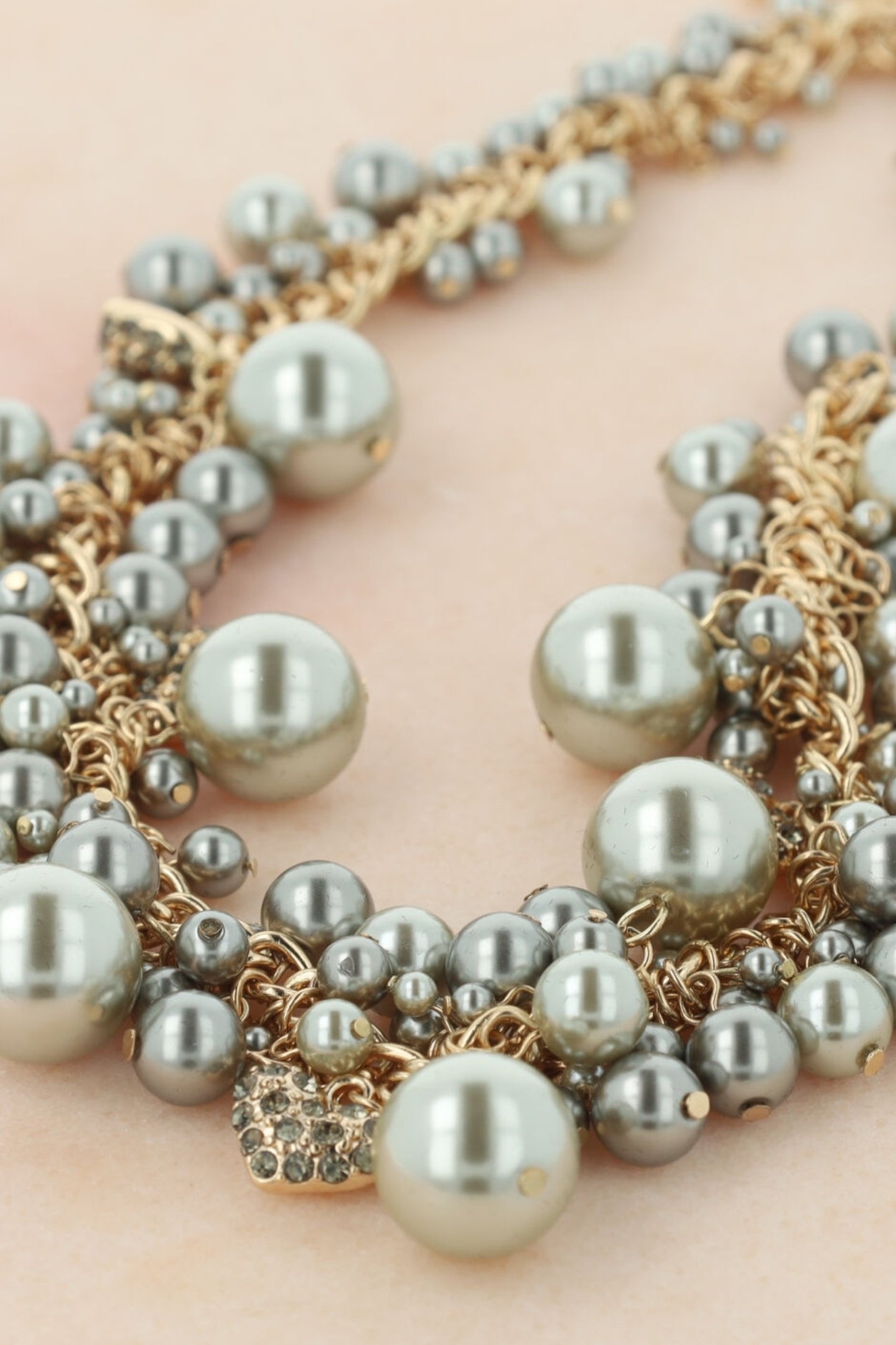 ULTIMATE PEARL NECKLACE GREY 3