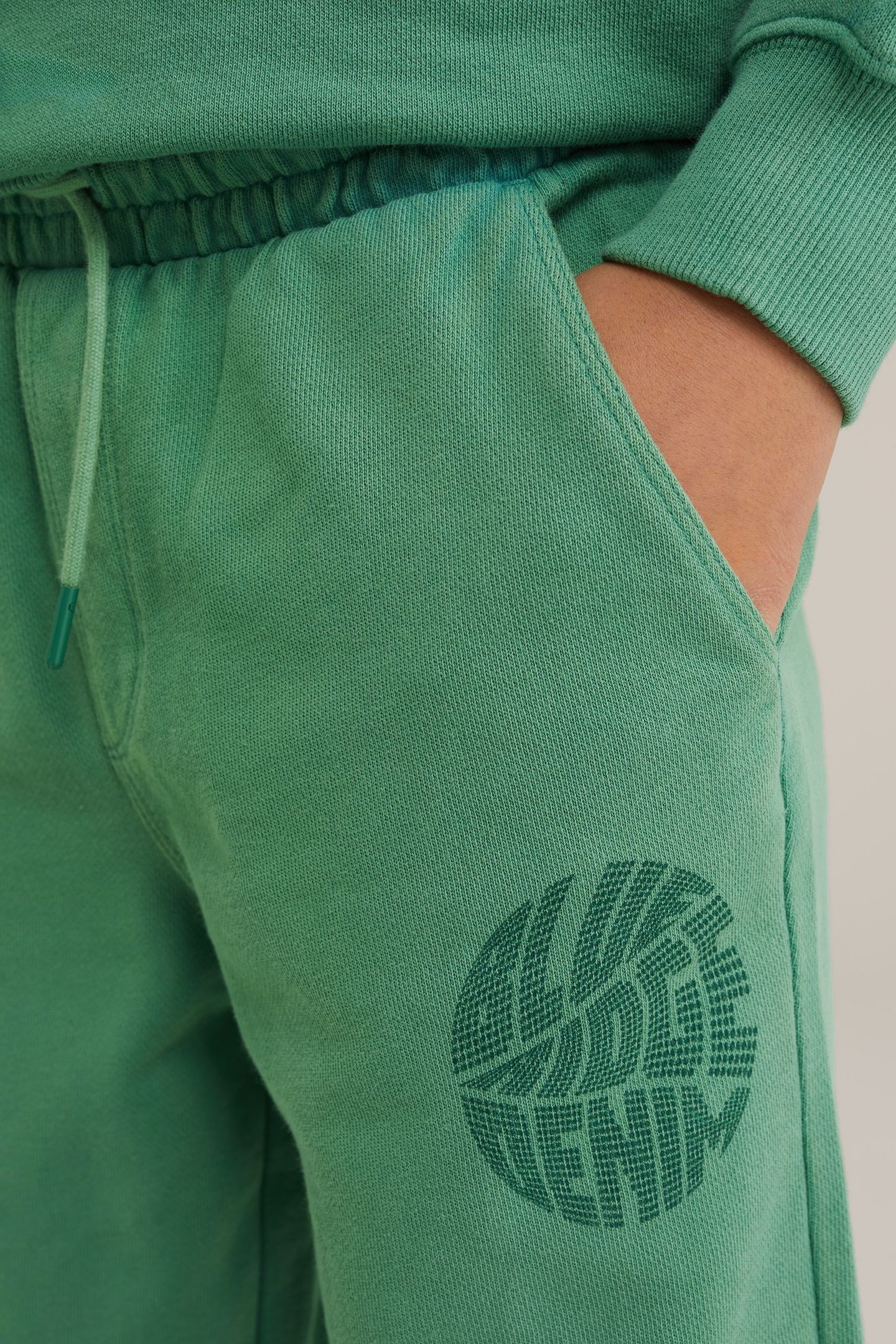 JOGGING PANTS GREEN 5