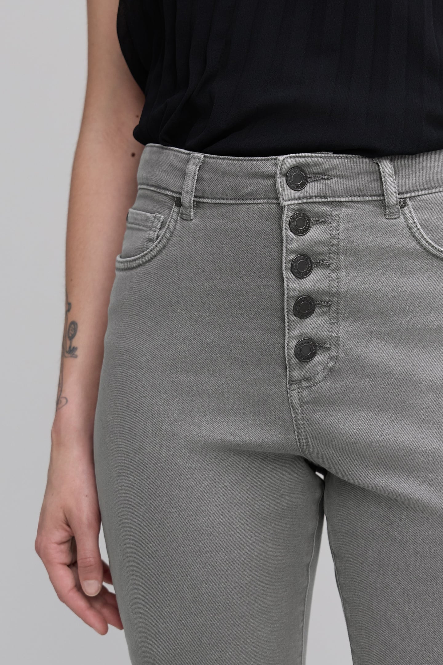 WATERLESS GREY STRAIGHT JEANS BUTTONED WITH FRAGÉ BOTTOMS 8