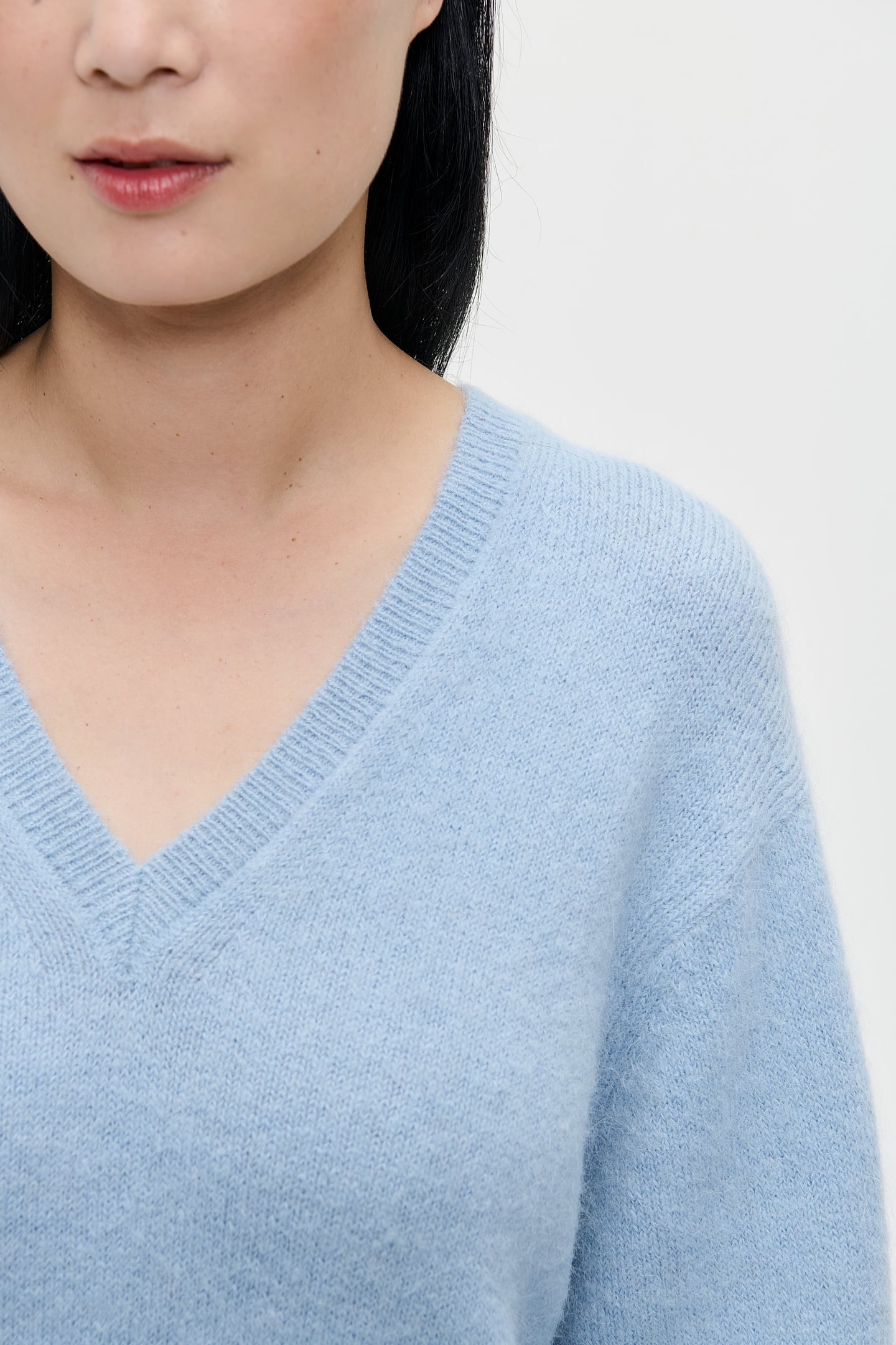 ALPACA RELAXED V-NECK PULLOVER BLUE HAZE 4
