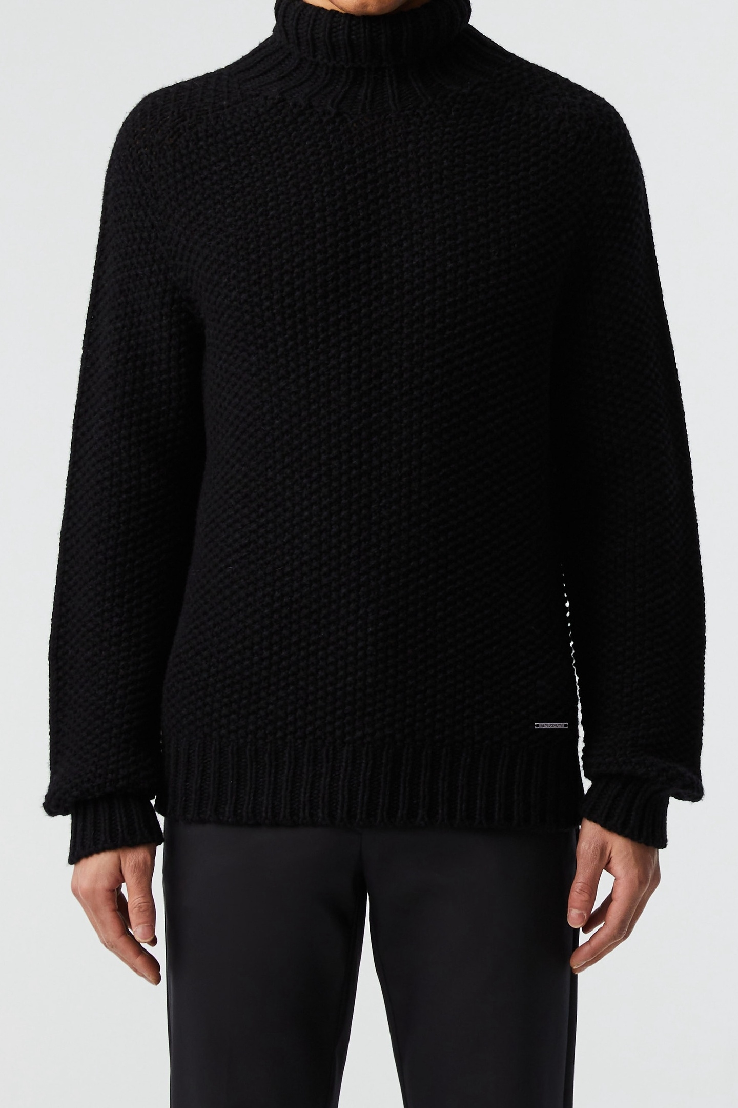 FINAR V1.Y8.02 PULLOVER BLACK 1