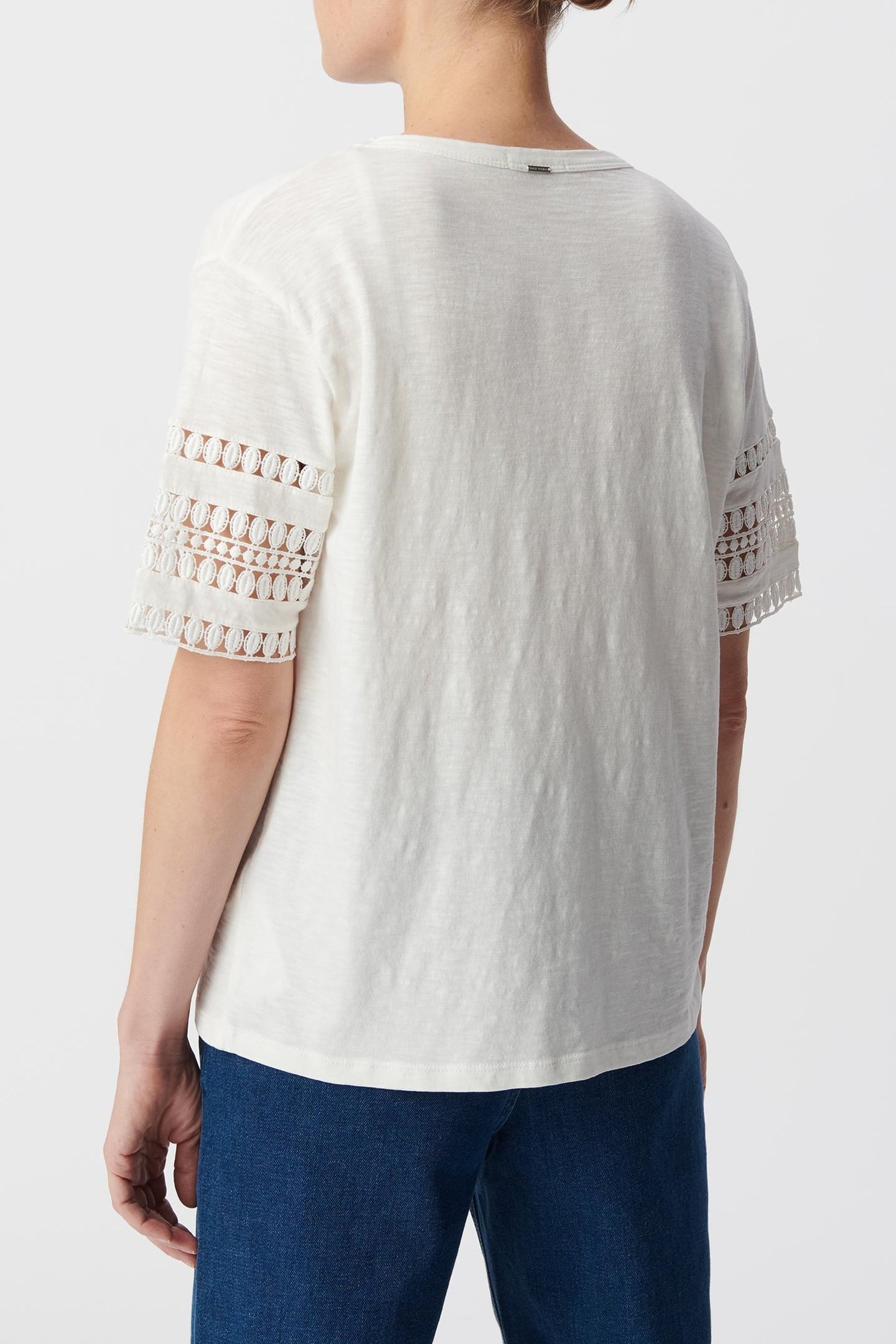 WHITE CREW NECK T-SHIRT WITH LACE SLEEVES 3