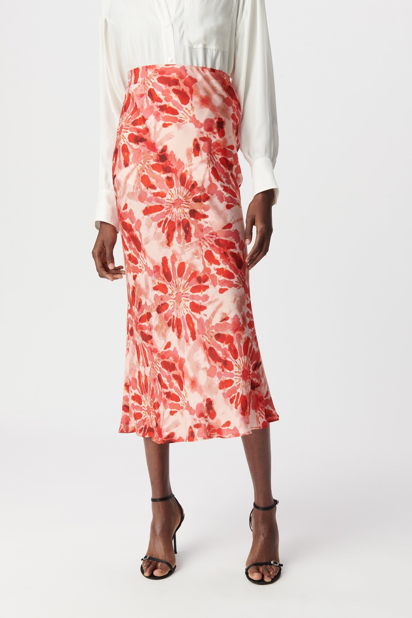 RED BATIK PRINT LONG SKIRT 2