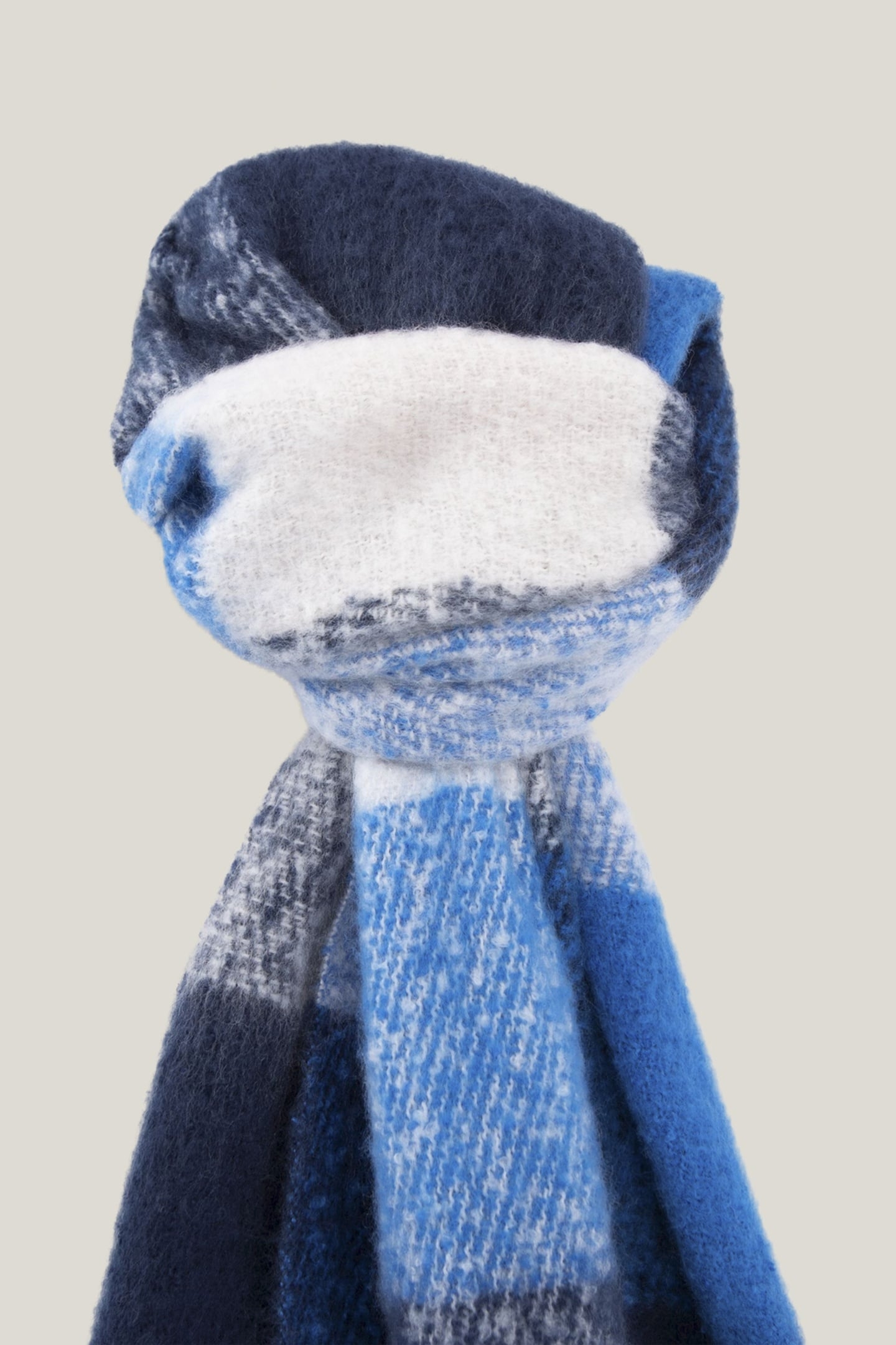 ALEXIA - SAPPHIRE BLUE FRINGED MAXI SCARF WITH CHECK PATTERN 2