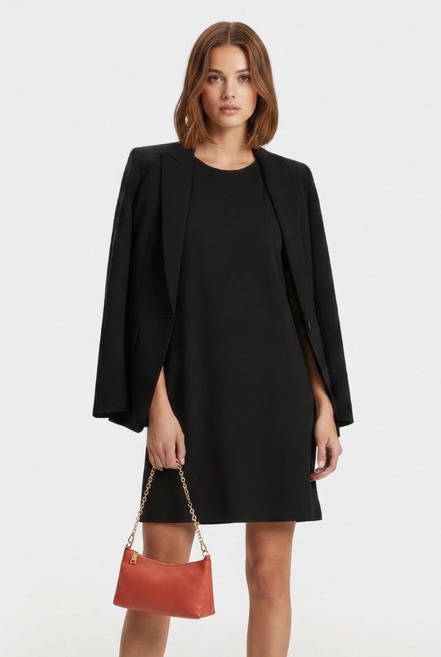 SHOULDER CHAIN BAG IN GRAINED LEATHER 1