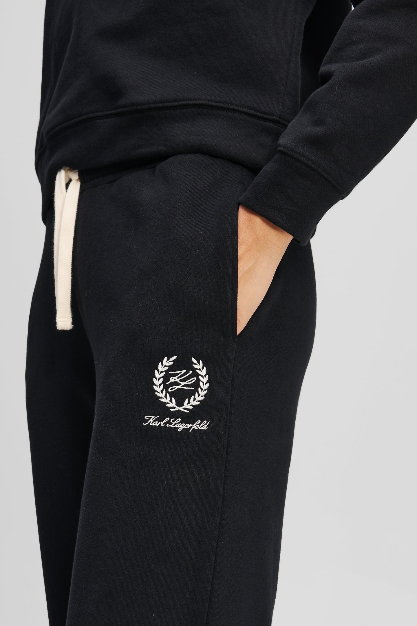 BLACK HOTEL KARL CREST STRAIGHT LEG 5