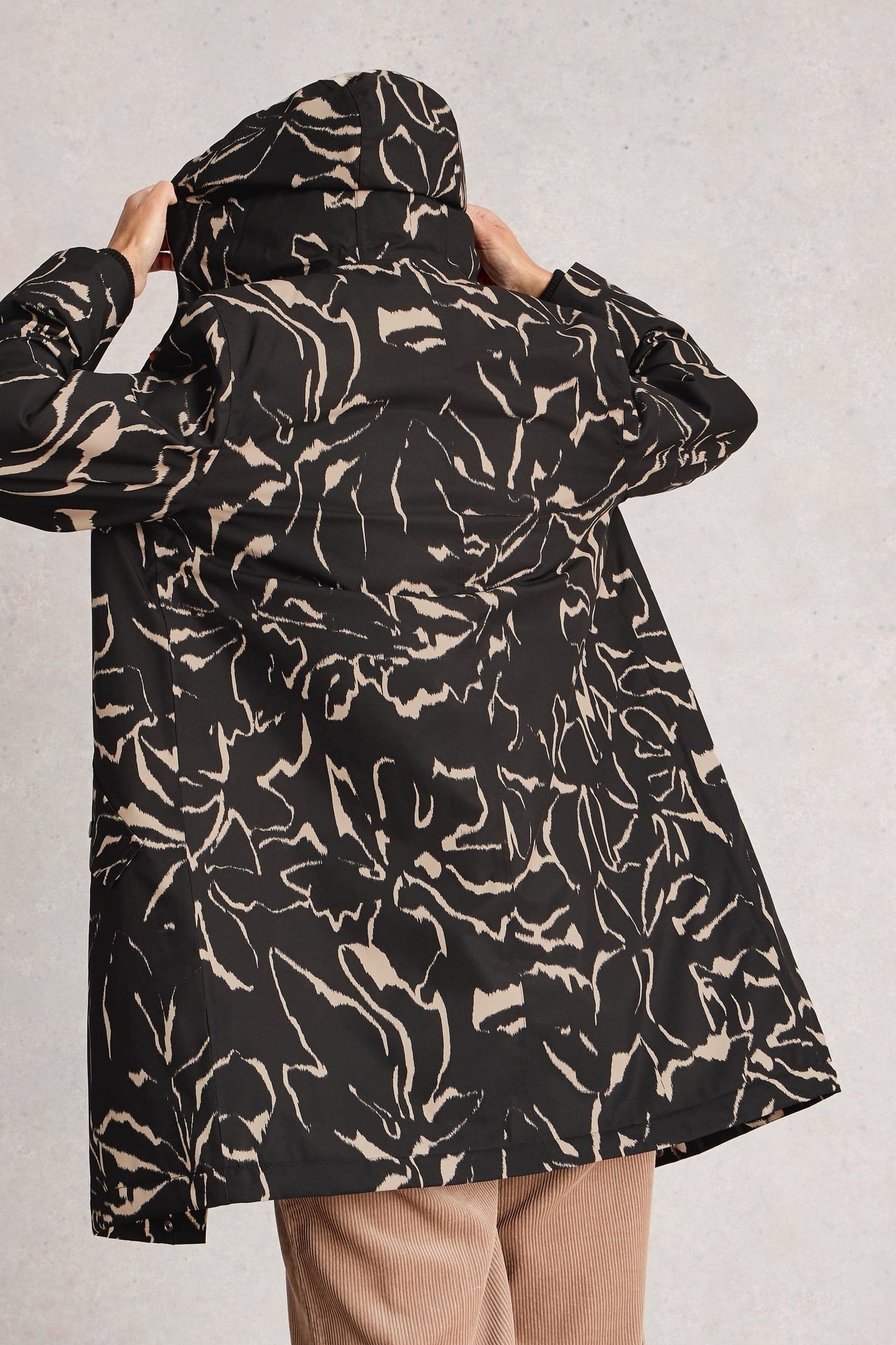 WILLOW WATERPROOF COAT BLACK PRINT 2
